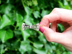 Broche nœud des années 1920 en or jaune 15 carats avec diamants et perles