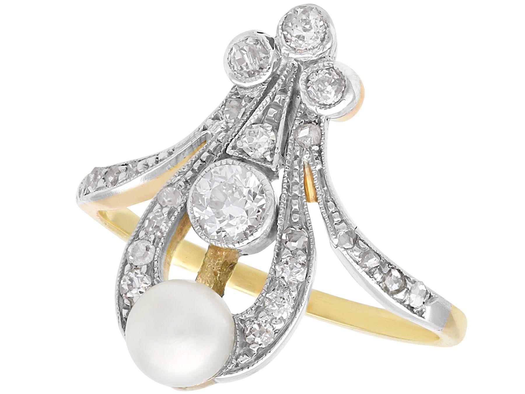 Eine atemberaubende, feine und beeindruckende antike 0,45 Karat Diamant und Perle, 14 Karat Gelbgold, Silber gesetzt Kleid Ring; Teil unserer antiken Nachlassschmuck Sammlungen.

Dieser atemberaubende antike Perlen- und Diamantring aus den 1930er