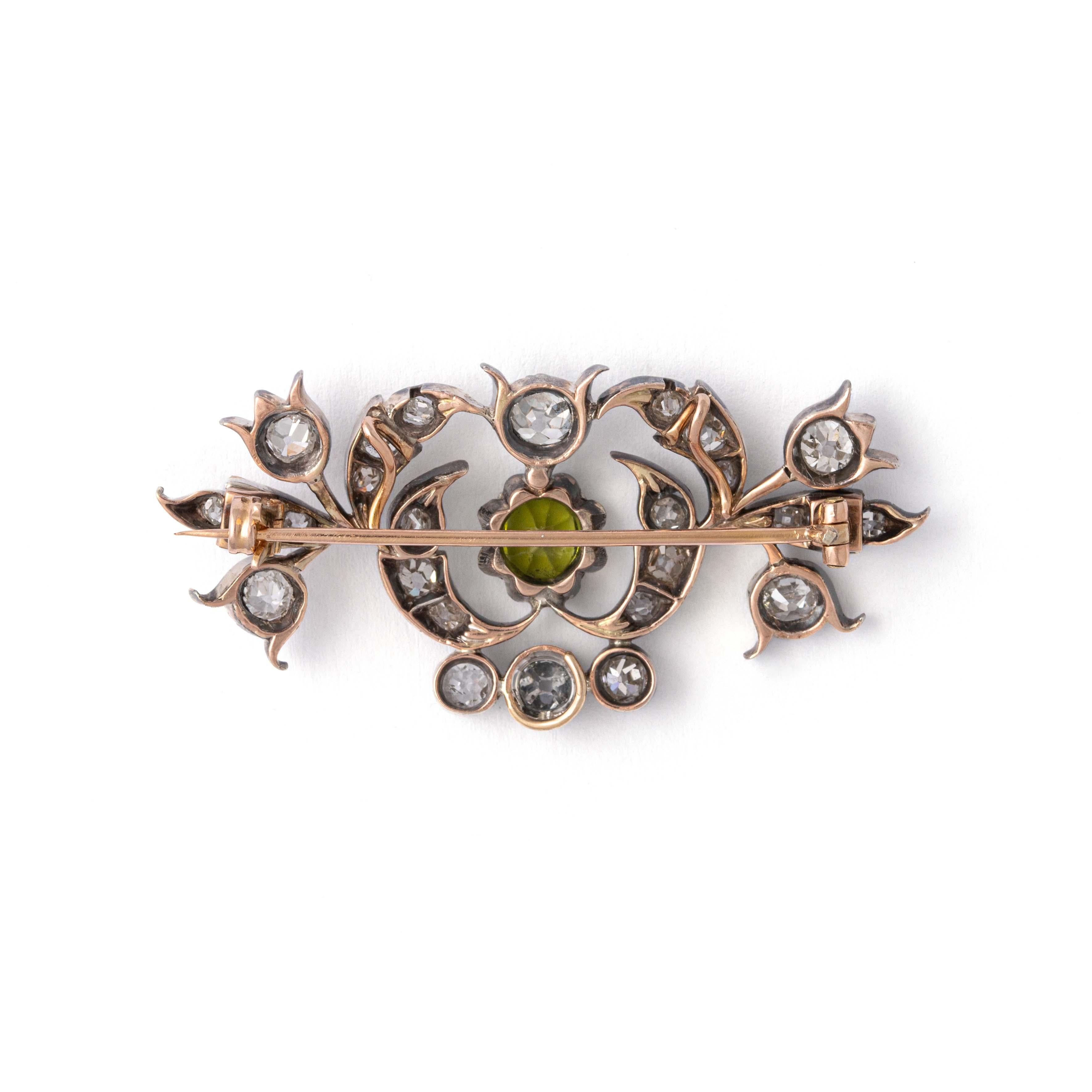 Antique Diamond and Peridot Brooch Pendant Late 19th Century In Good Condition For Sale In Geneva, CH