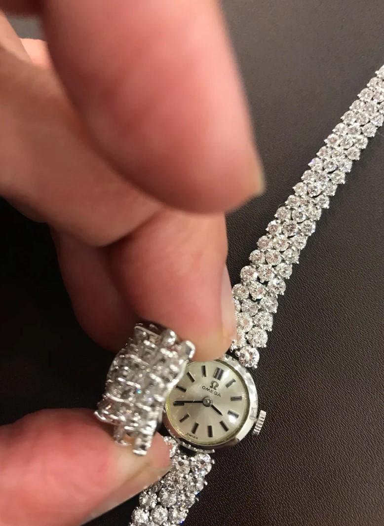 Antique Diamond and Platinum Ladies Omega Wrist Watch/Bracelet (Estate) In Good Condition For Sale In Phoenix, AZ