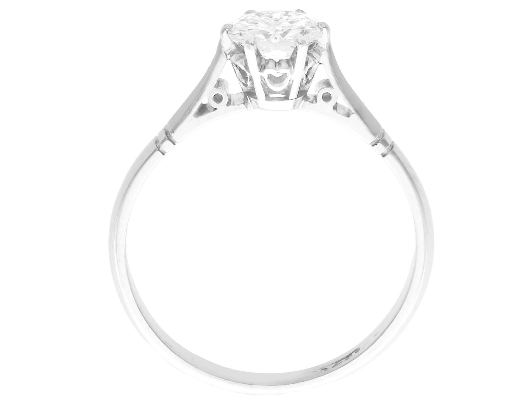 Antiker Solitär-Ring aus Platin mit Diamant und Platin im Angebot 1