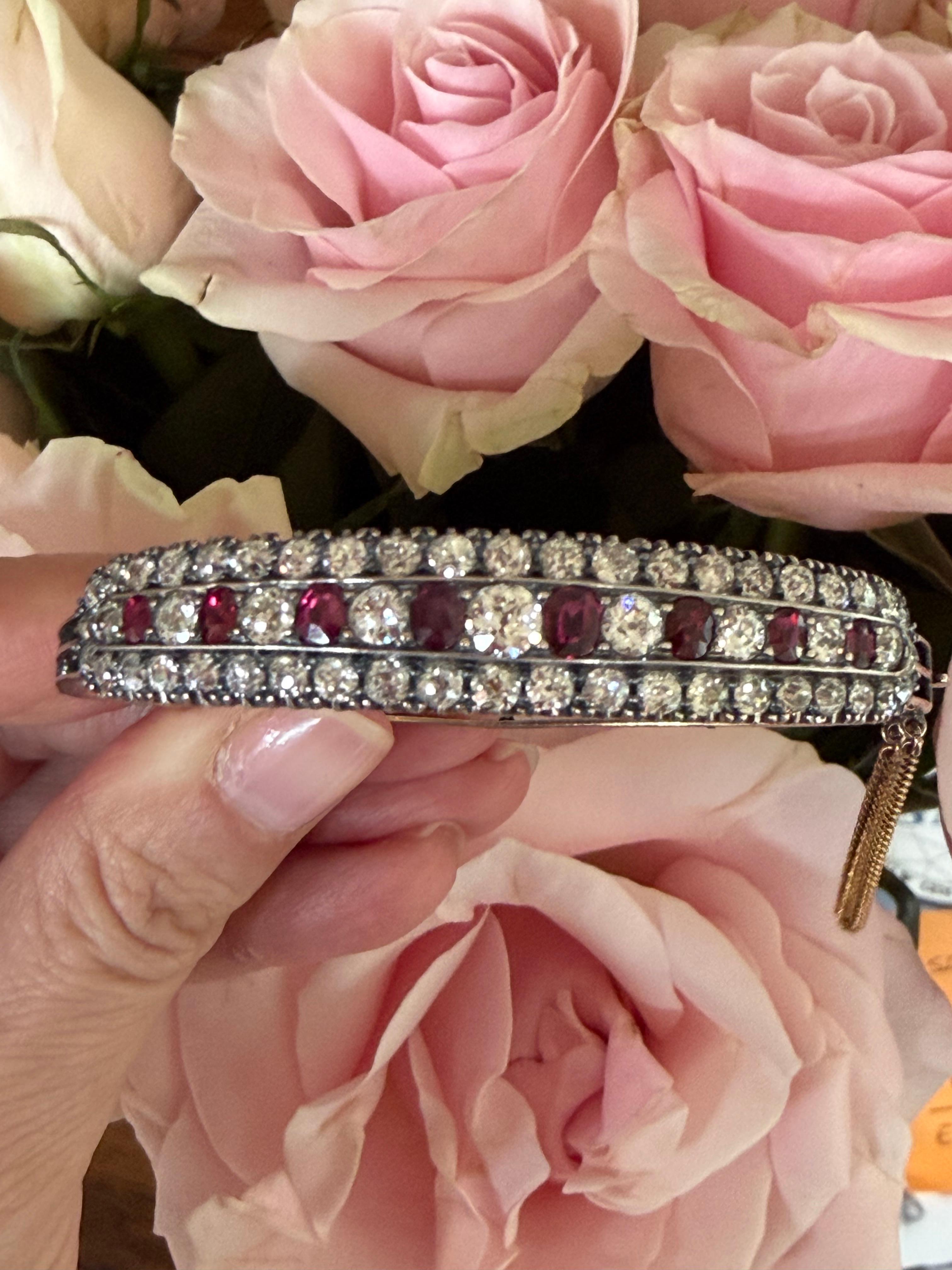 Antique Diamond and Red Ruby Bangle Bracelet in vendita 4