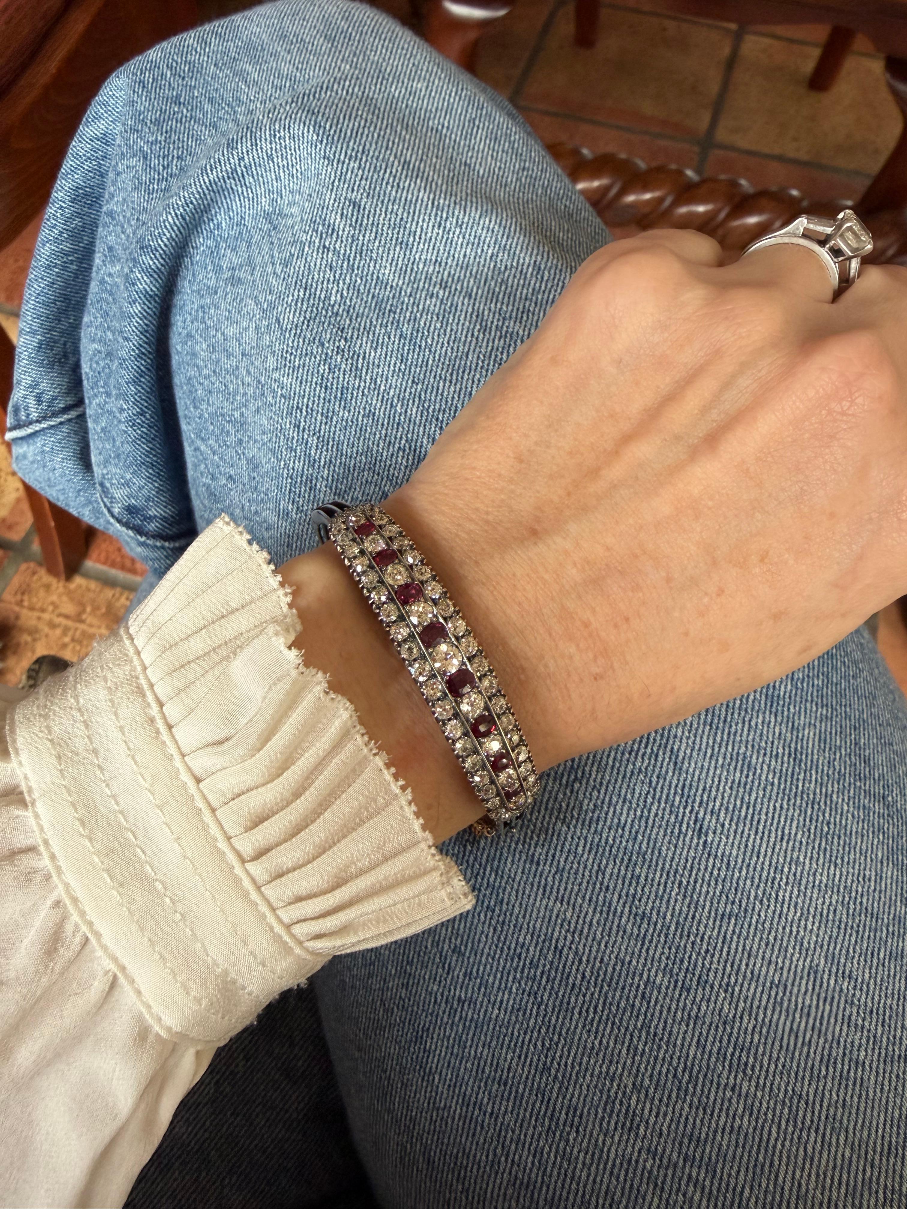 Antique Diamond and Red Ruby Bangle Bracelet in vendita 5