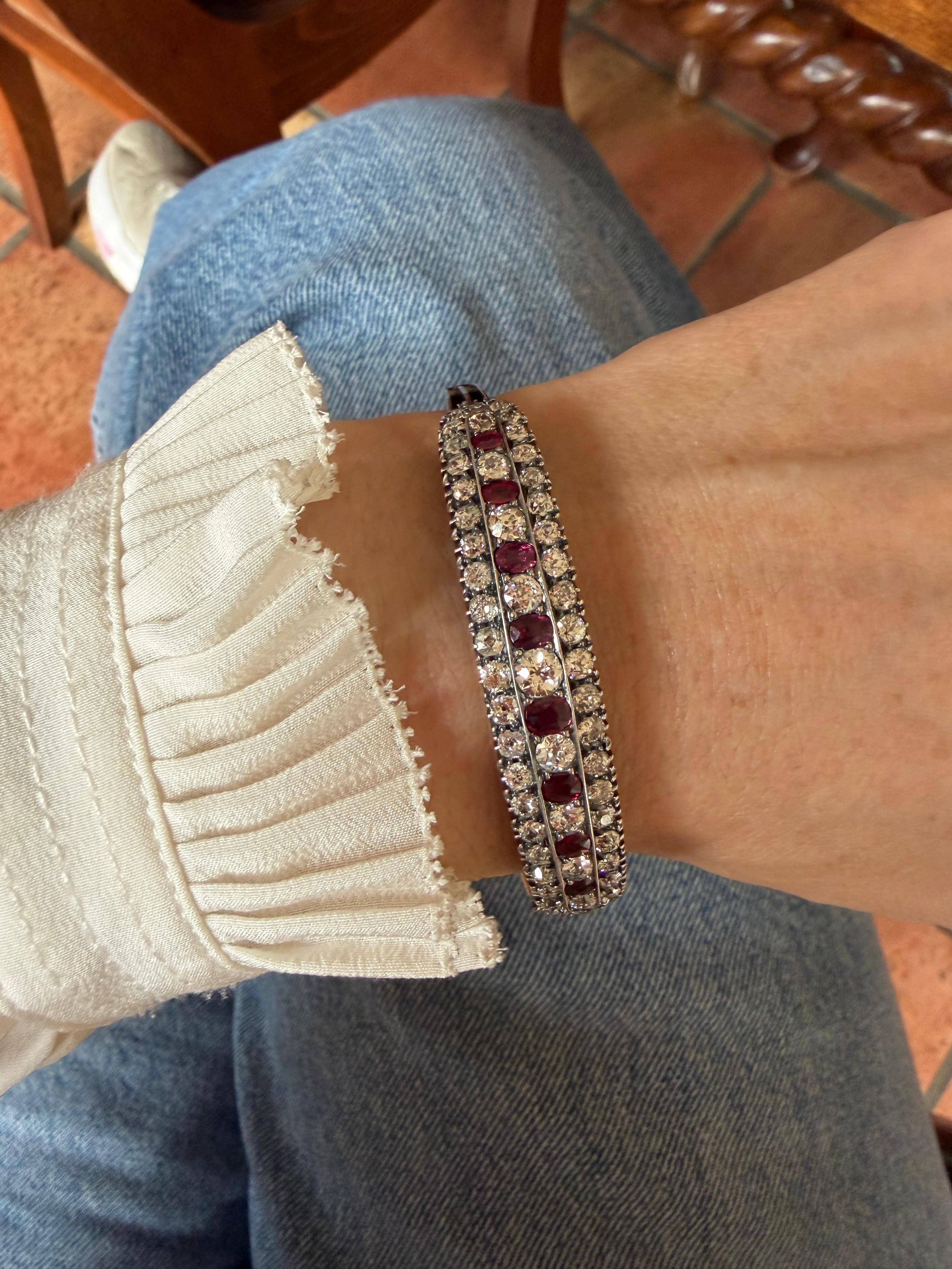 Antique Diamond and Red Ruby Bangle Bracelet in vendita 6