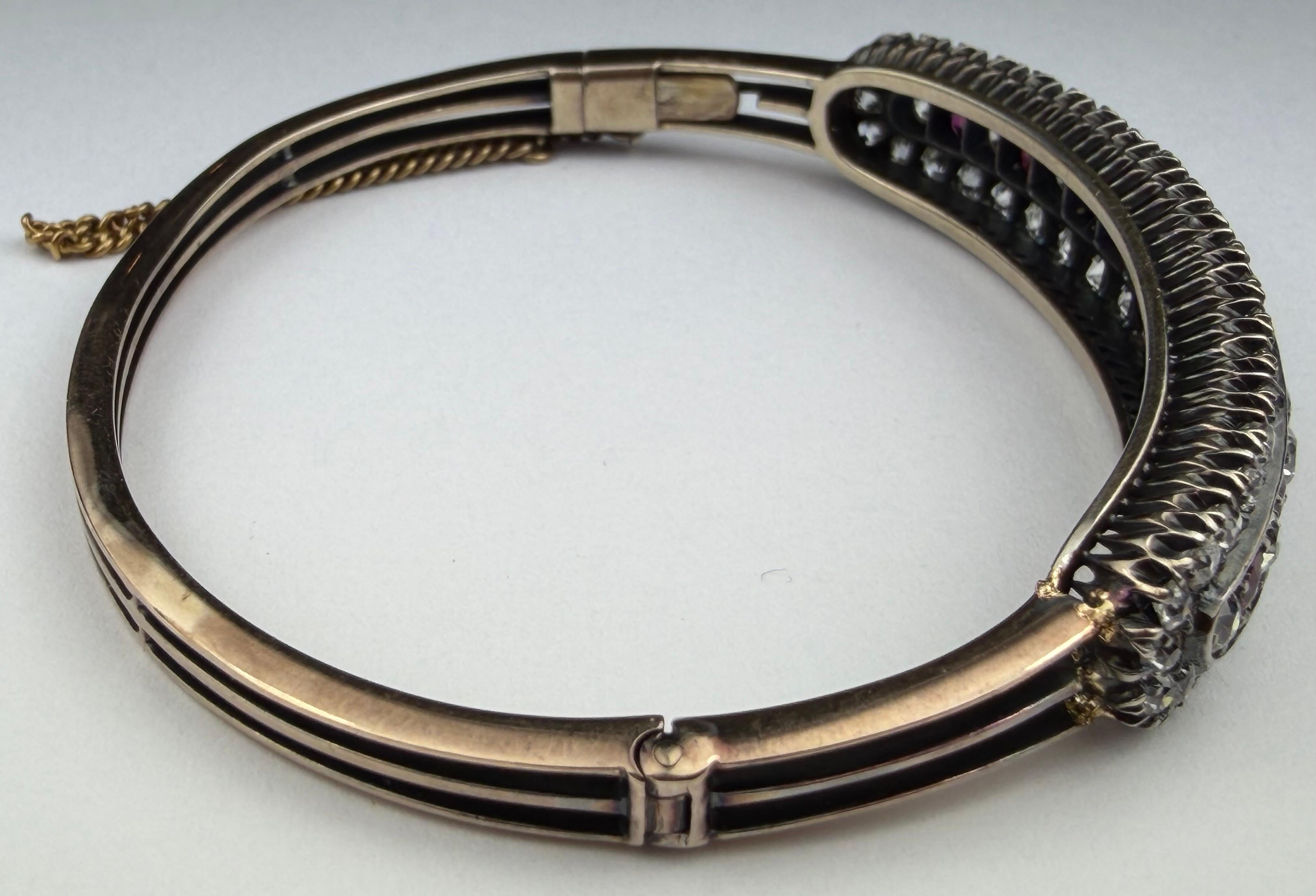 Antique Diamond and Red Ruby Bangle Bracelet in vendita 1