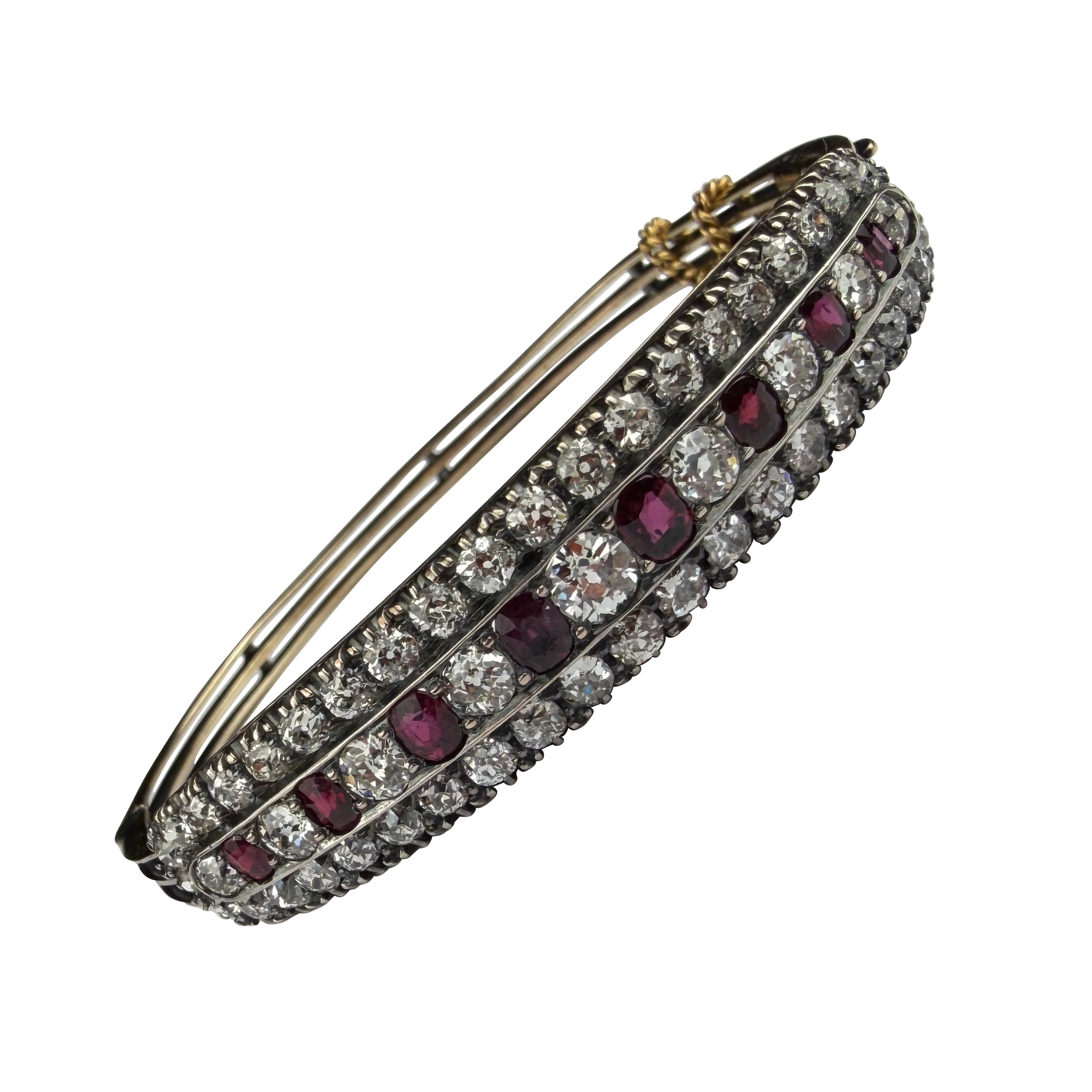 Antique Diamond and Red Ruby Bangle Bracelet in vendita