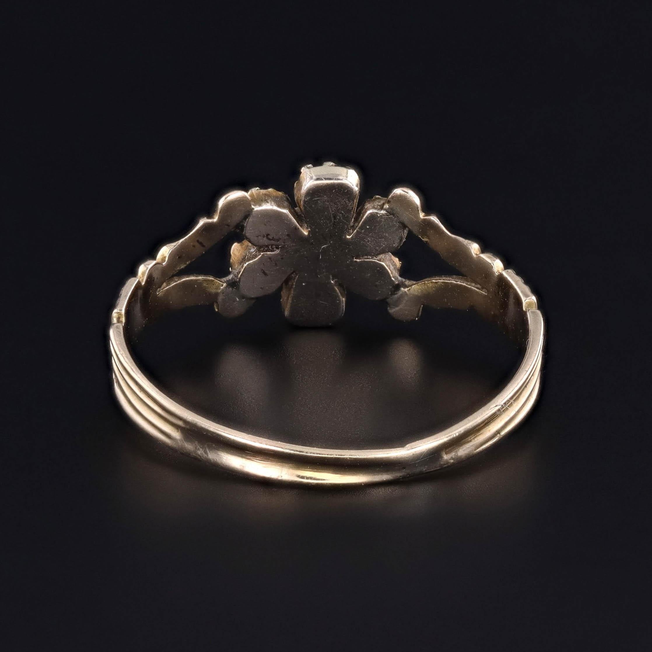 Round Cut Antique Diamond and Ruby Flower Ring of 12ct Gold For Sale