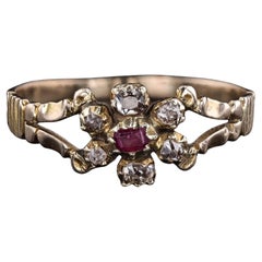 Bague ancienne en or 12ct avec fleur en diamant et rubis