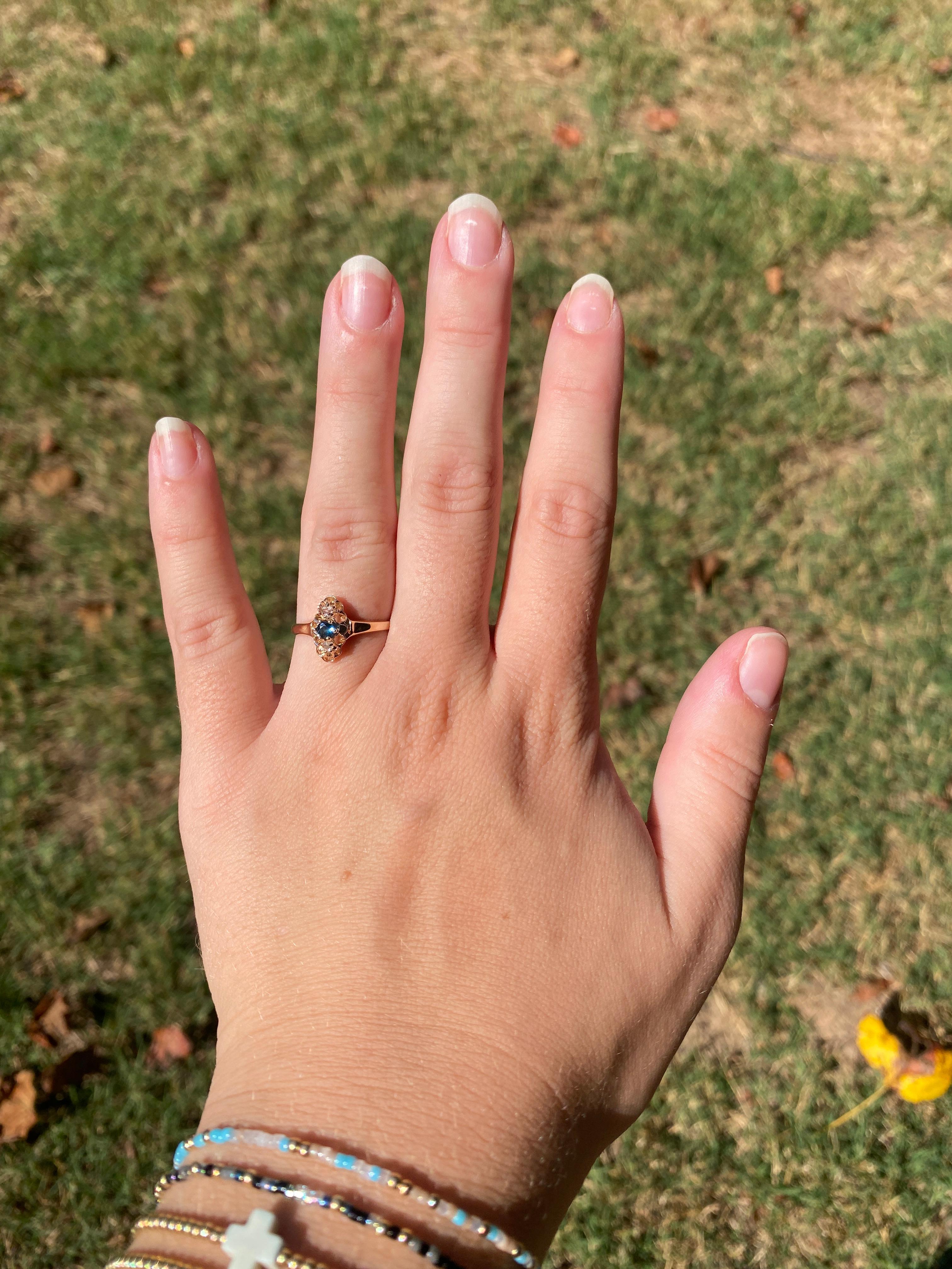 Bague ancienne en or jaune 14k, diamant et saphir, taille 7 Unisexe en vente