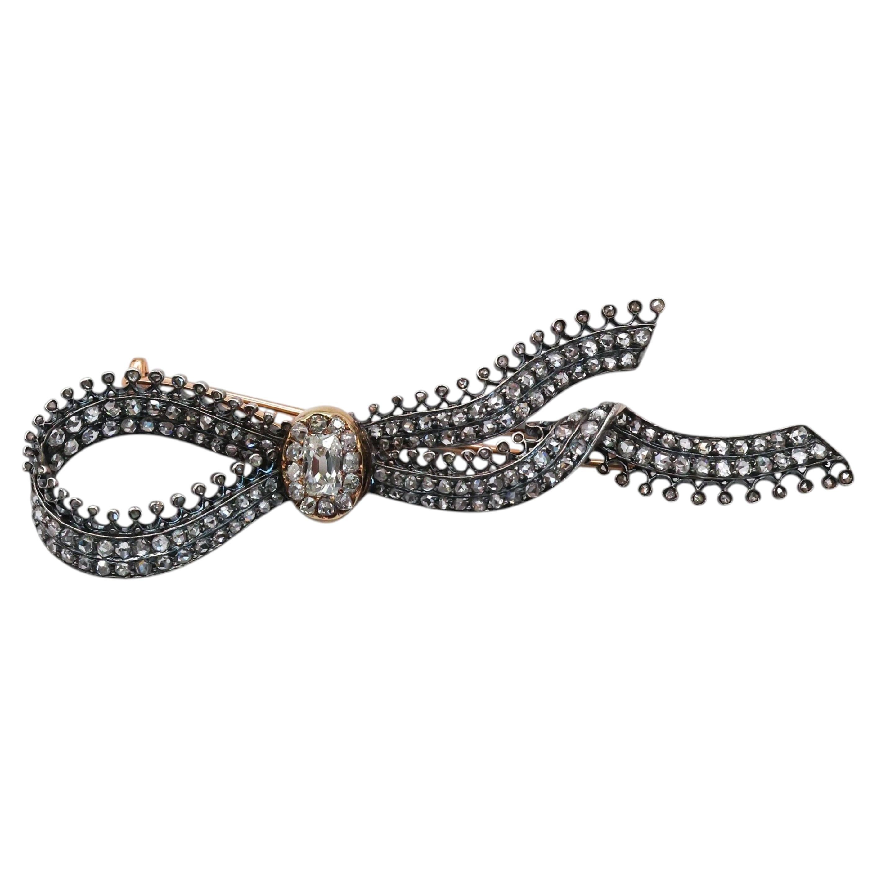 Spilla antica a forma di fiocco in argento e diamanti su oro, 1850 circa