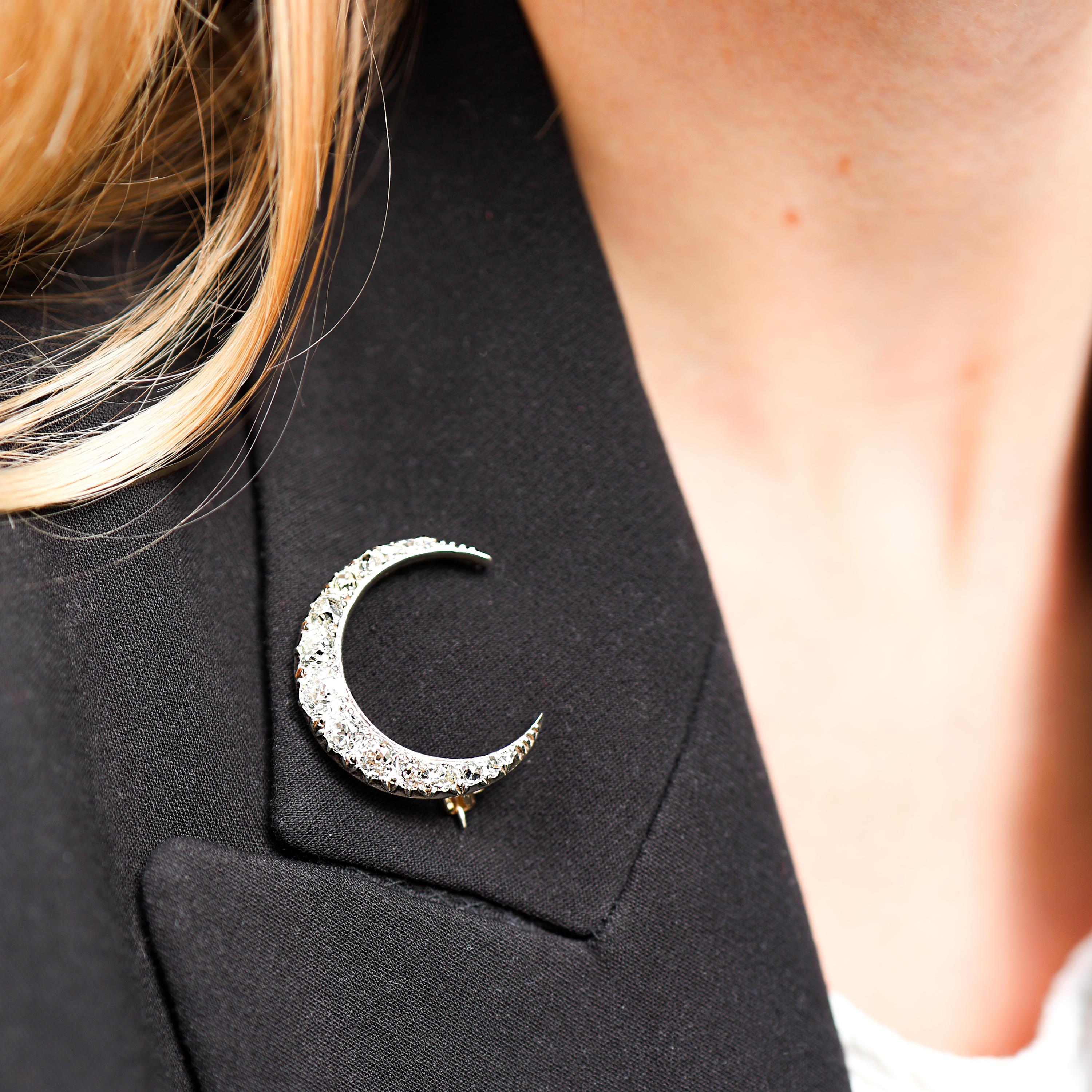 Antique Diamond and Silver Upon Gold Crescent Brooch, Circa 1890, 4.00 Carats en venta 3