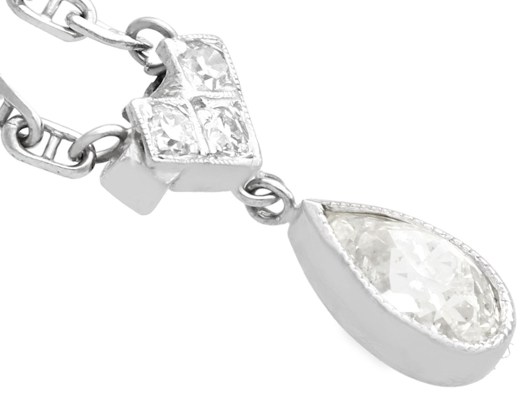 Donna Collana d'oro bianco e diamanti taglio pera degli anni Trenta in vendita