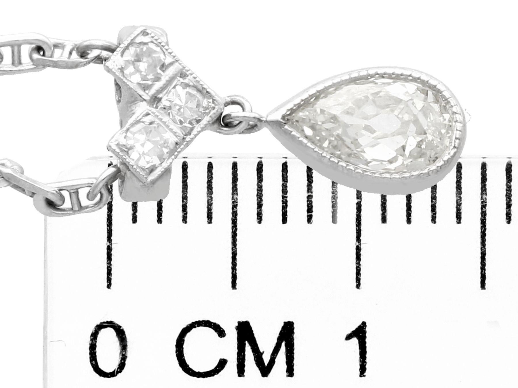 Collana d'oro bianco e diamanti taglio pera degli anni Trenta in vendita 2