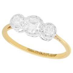 Antiguo anillo de compromiso trilogía de diamantes y oro amarillo Circa 1930