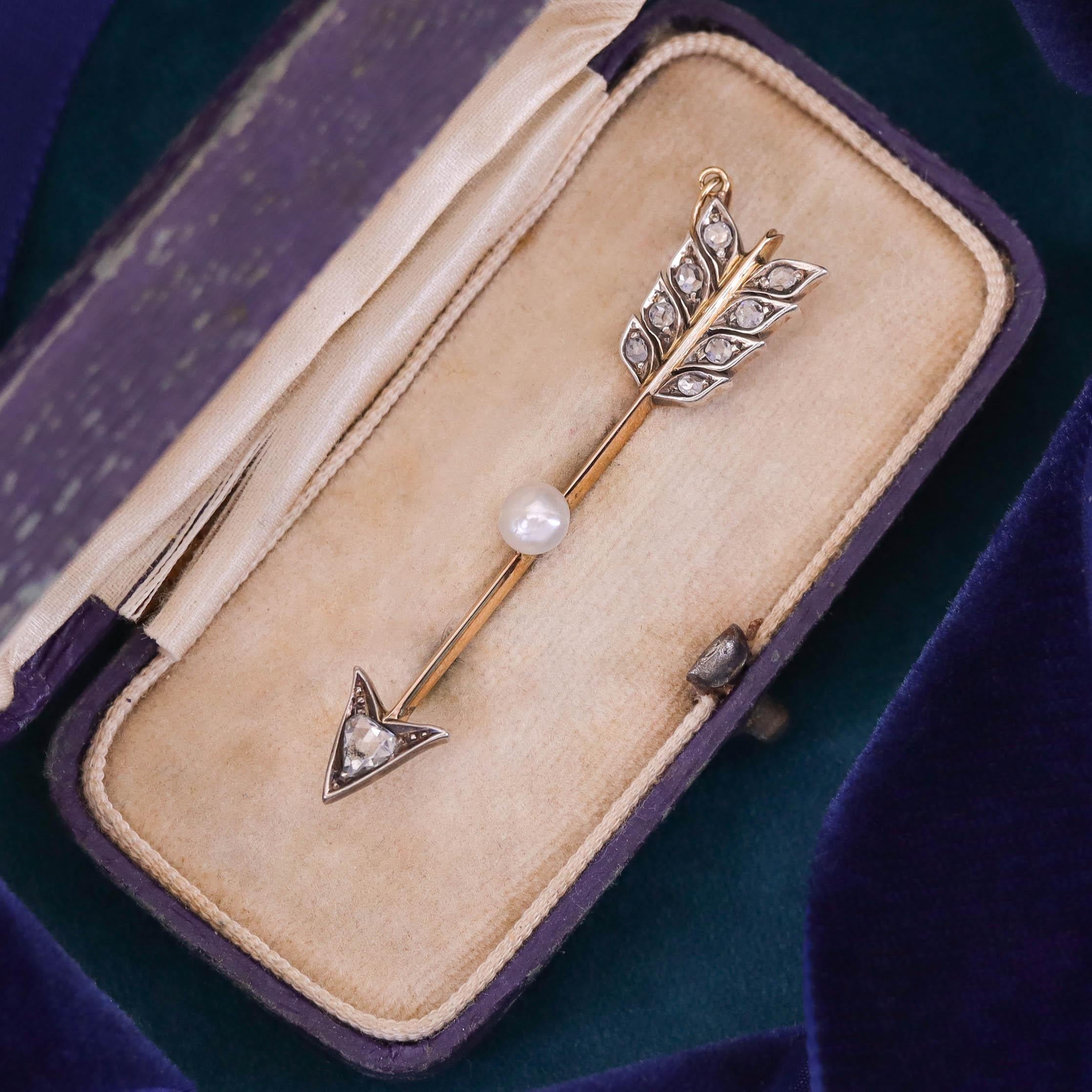 Ciondolo con diamante antico Arrow in oro 14k In condizioni ottime in vendita a Lewisburg, PA