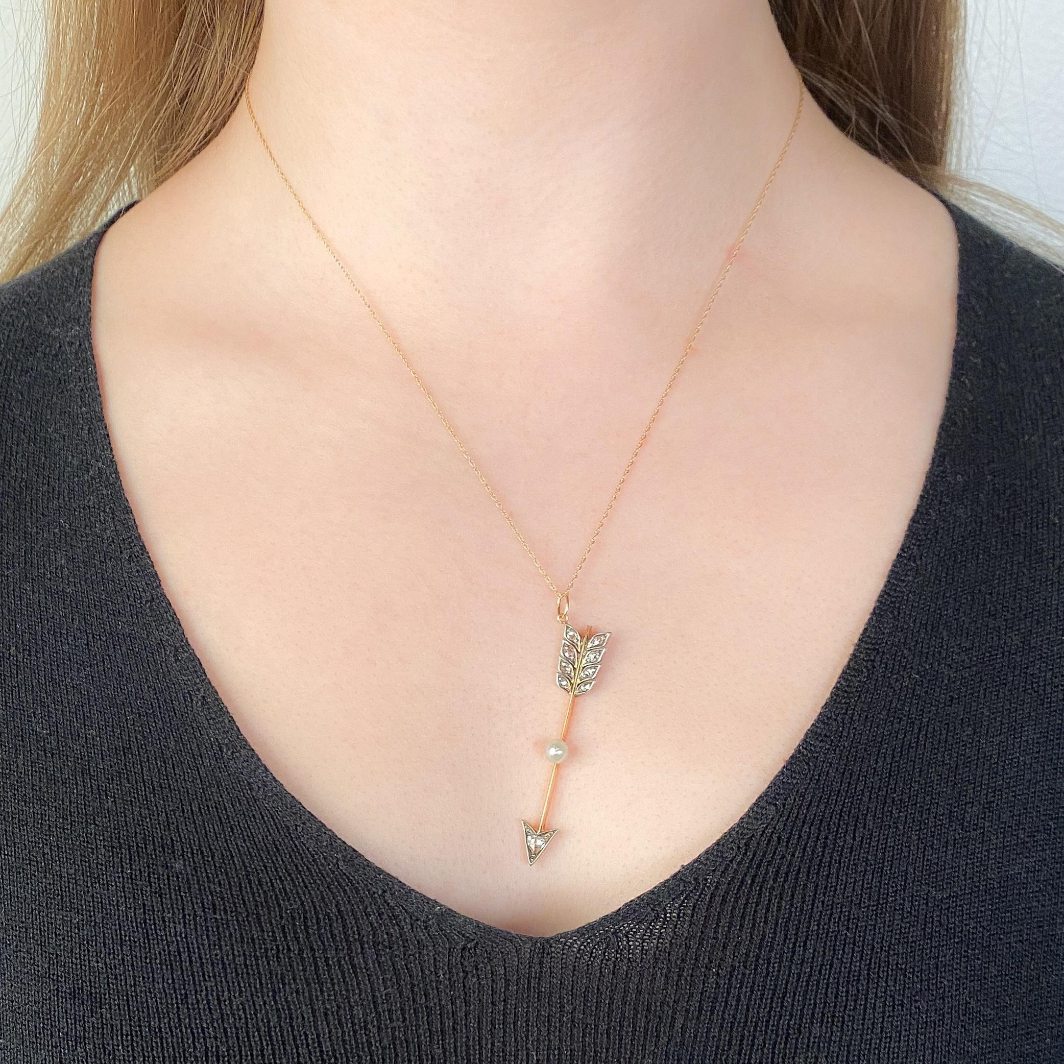 Donna Ciondolo con diamante antico Arrow in oro 14k in vendita