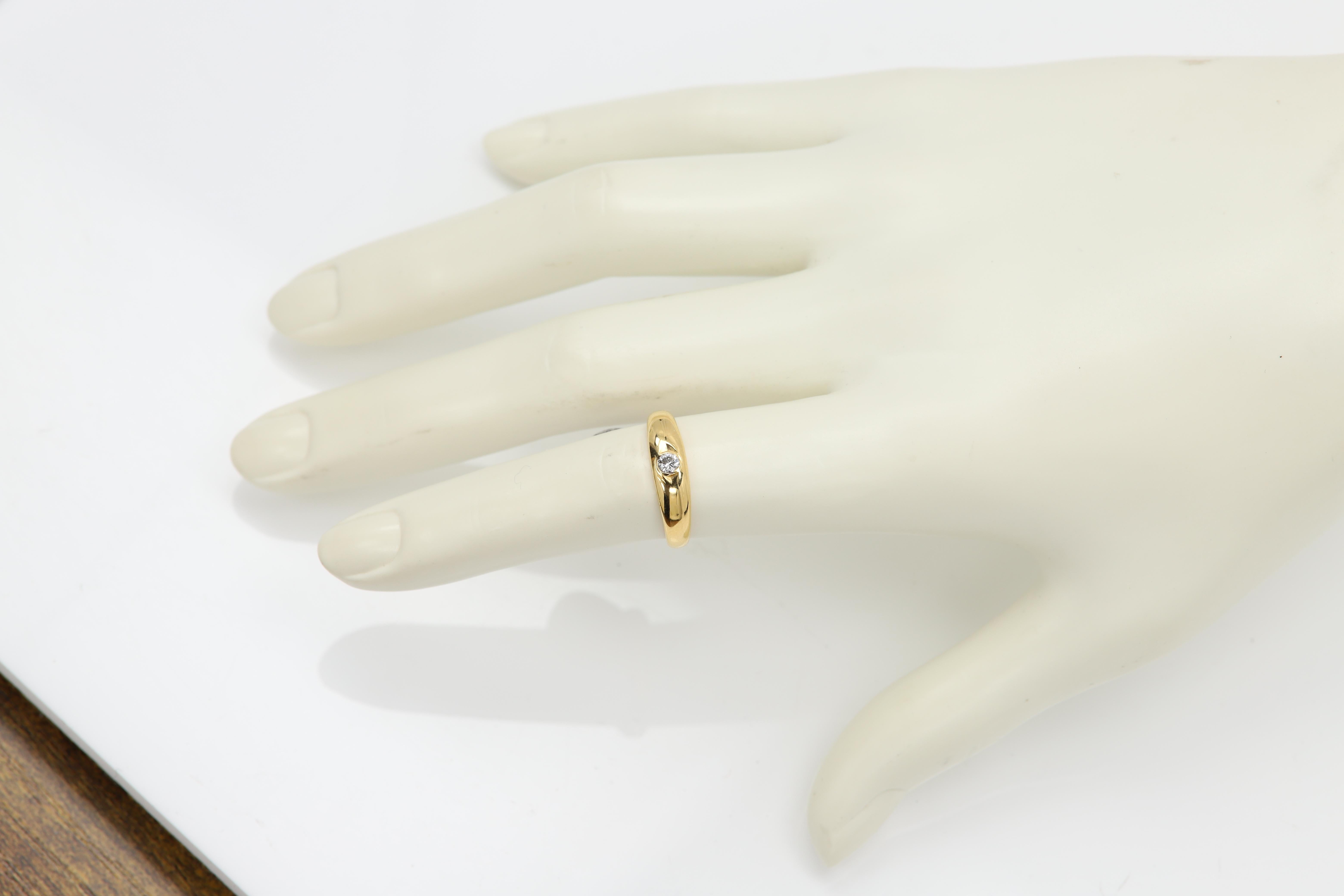 Old Elegant Diamond Wedding Band - in great shape
one center Diamond of 3mm ( about approx 0.15  carat) H-SI
18k Yellow Gold 3.60 grams
Finger Size 5.75
Circa 1940-1950
pre-owned in good condition
The stone is set low inside the metal very similar