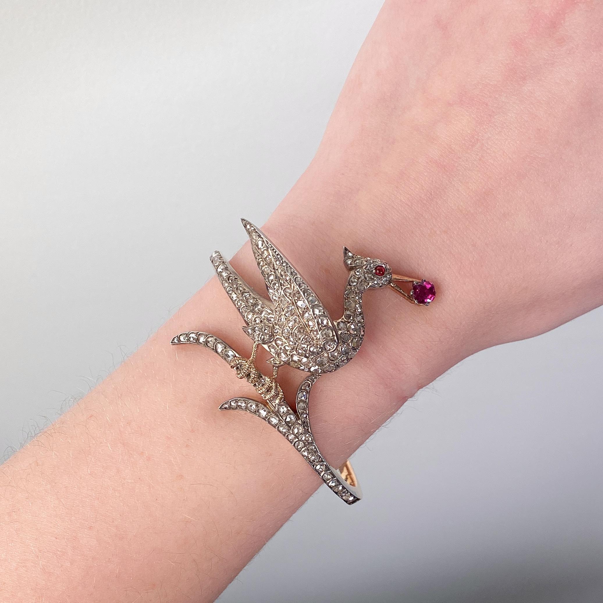 Donna Bangle antico con uccello di diamanti in argento e oro 18 carati in vendita