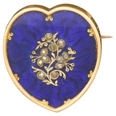 Broche cœur ancienne en or émaillé guilloché et diamants bleus