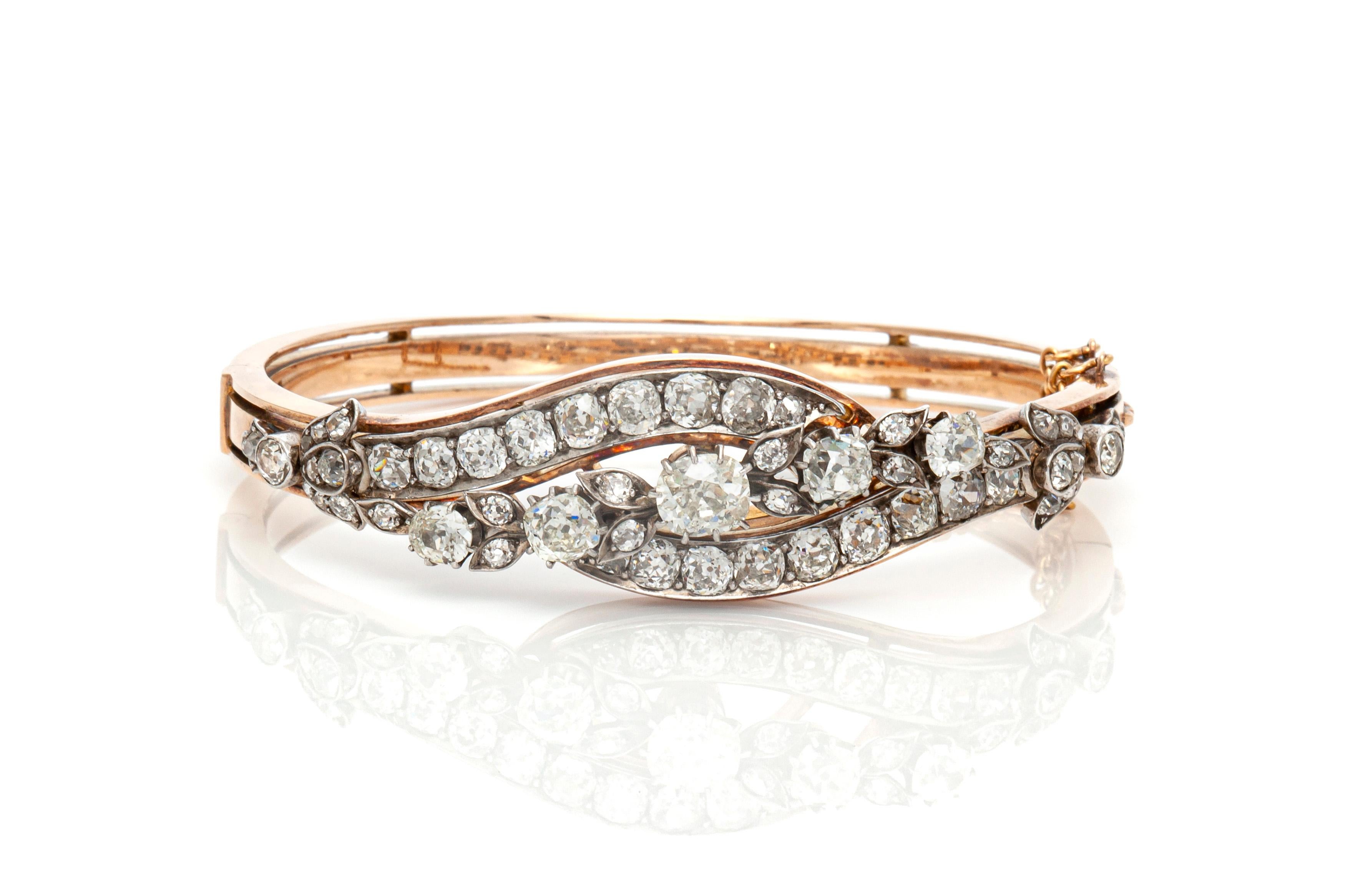Antique bracelet, finely crafted in 14k gold with diamonds weighing approximately a total of 10.00 carat. Circa 1900.s.