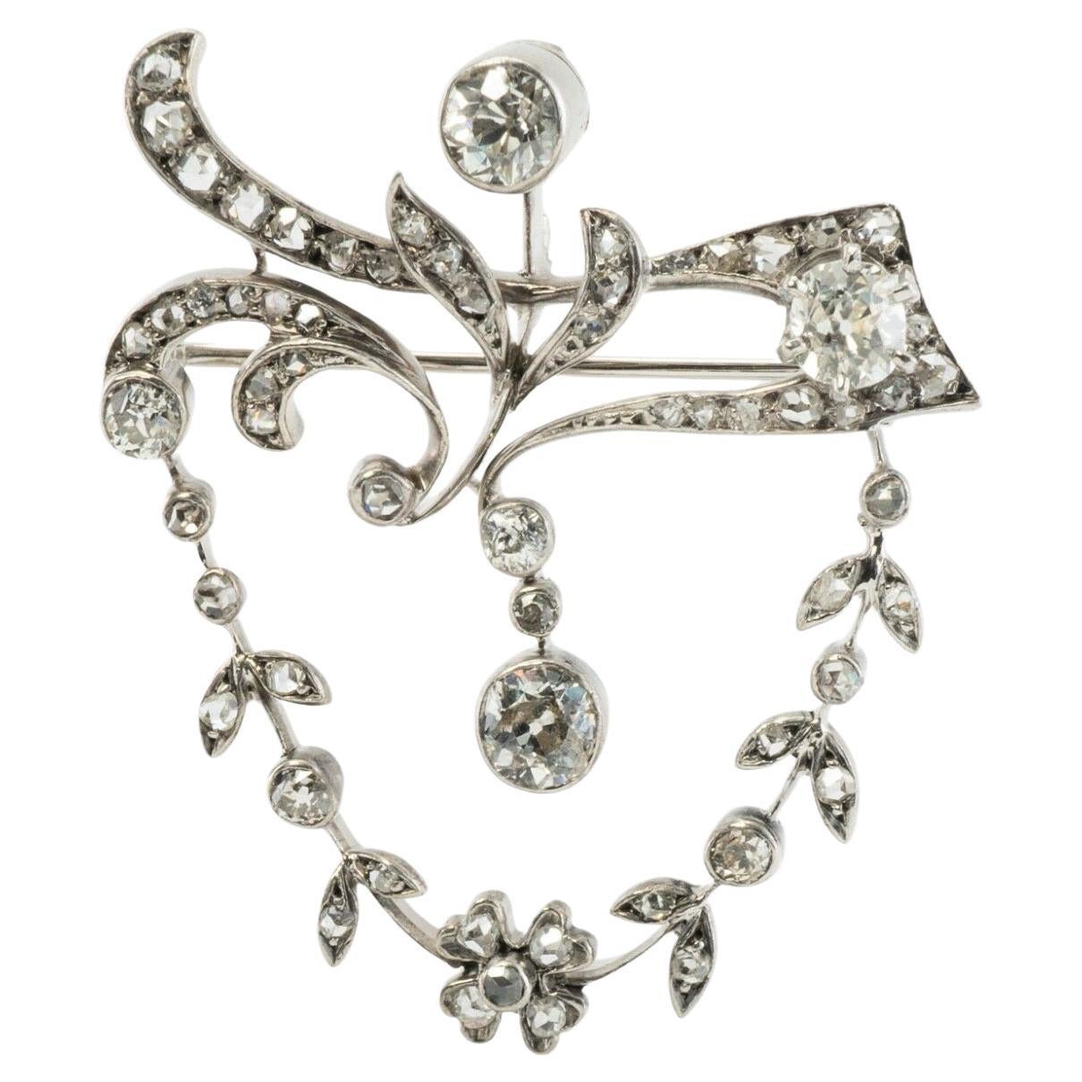 Broche en diamant antique Pendentif floral en or 14K 2.47 TDW en vente