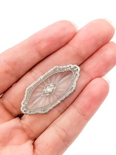 Broche ancienne en or blanc 14k avec verre dépoli, ornée de diamants