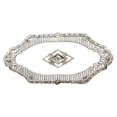 Broche ancienne en or blanc 14k avec verre dépoli, ornée de diamants