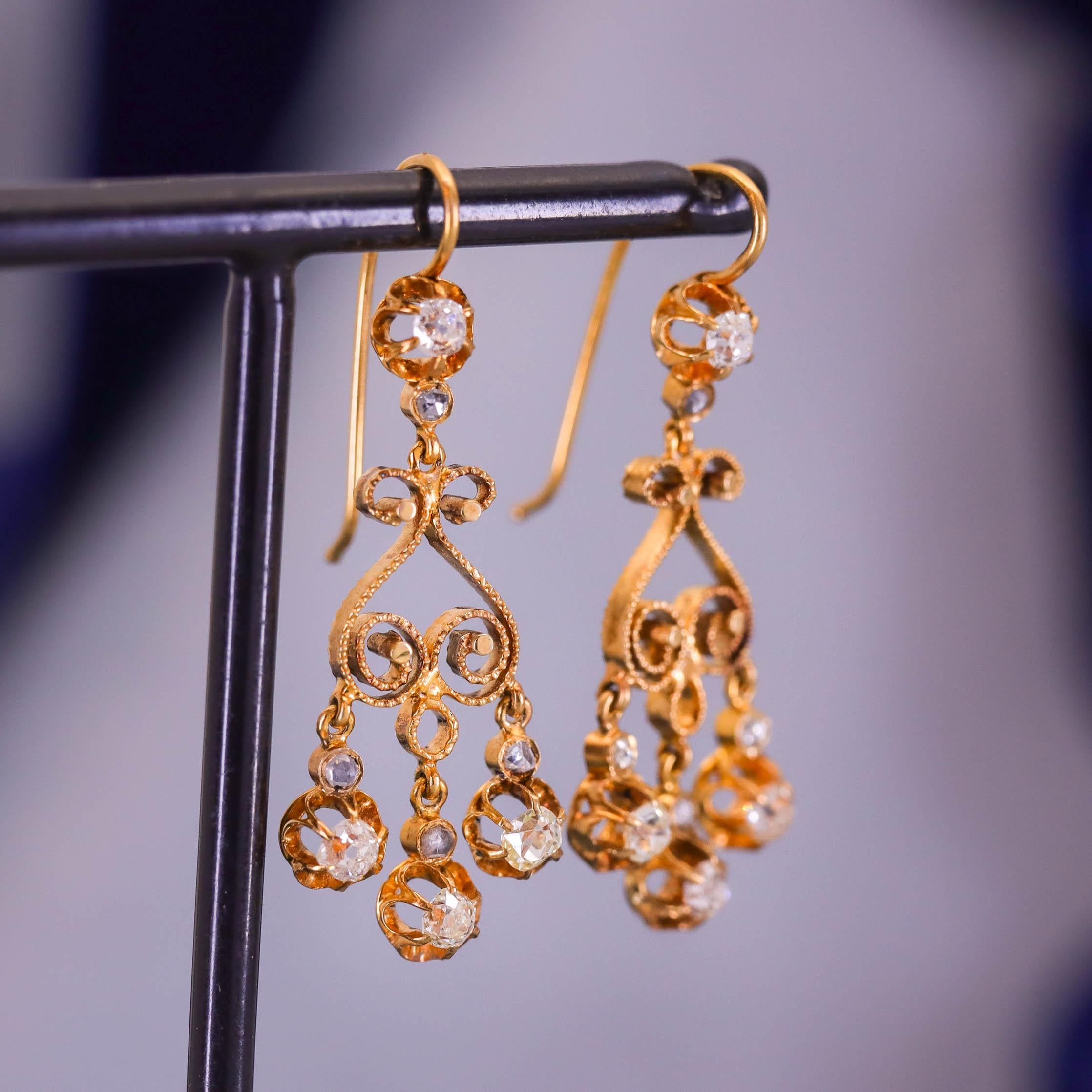 Orecchini a lampadario con diamanti antichi in oro 14k in vendita 1