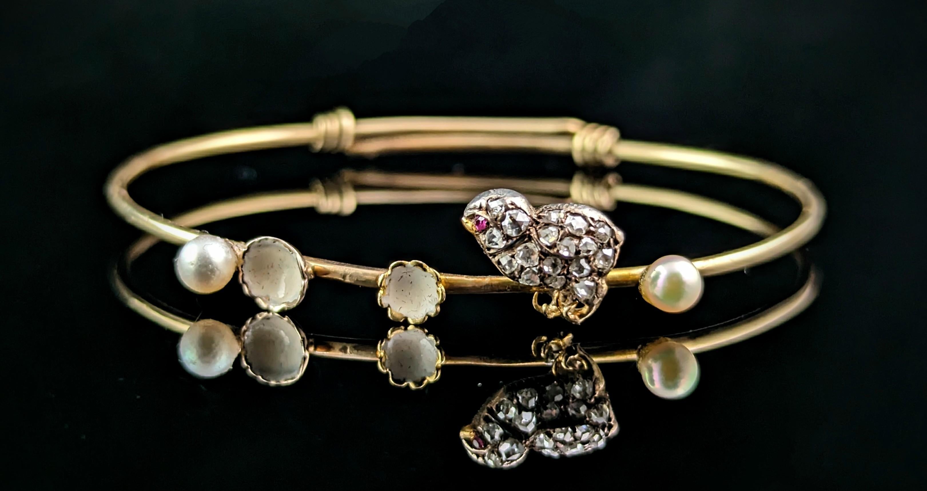 Antiker Diamant-Chic-Armreif, Rubin, Perle und weiße Emaille, 12k Gold  (Viktorianisch) im Angebot