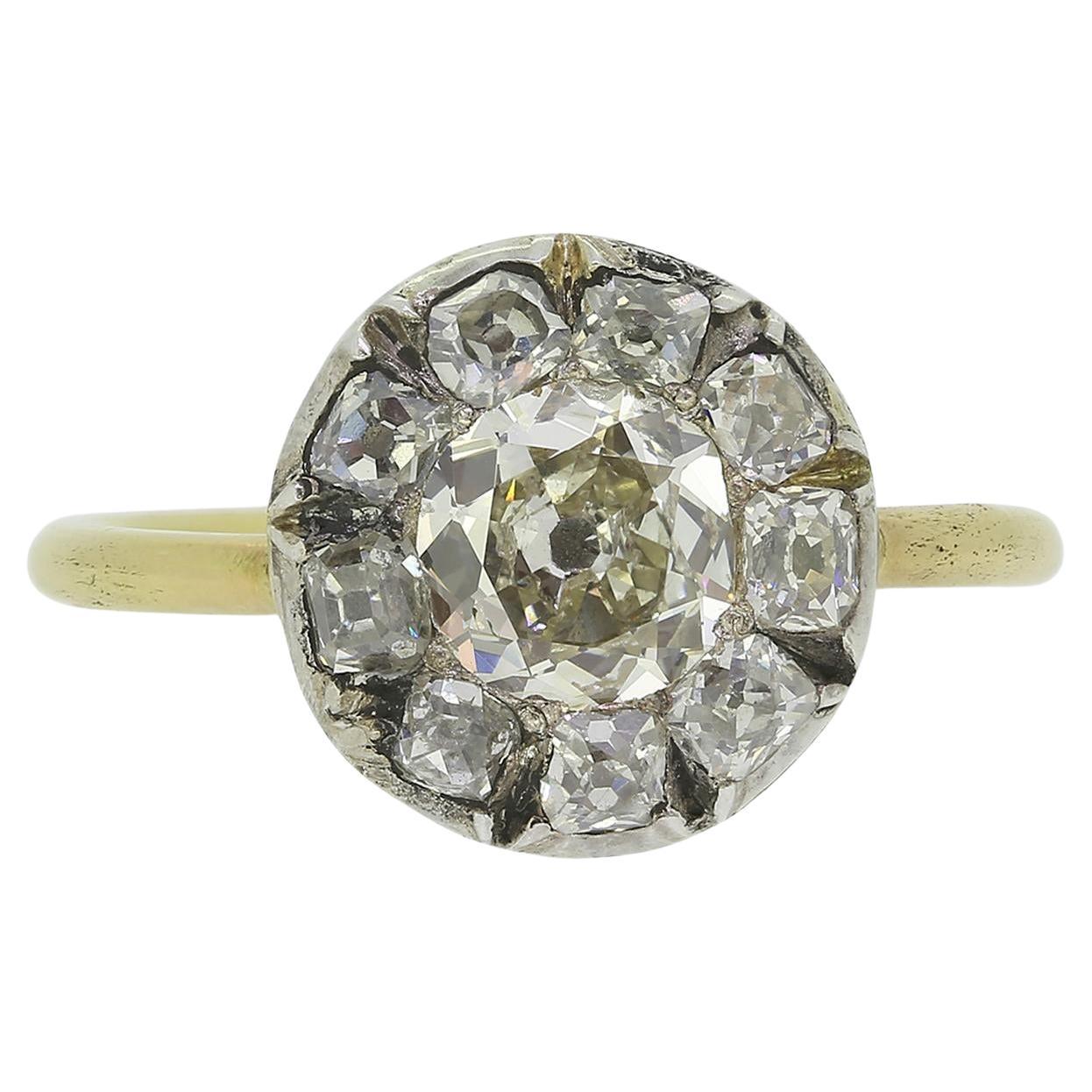 Anillo en racimo de diamantes antiguos