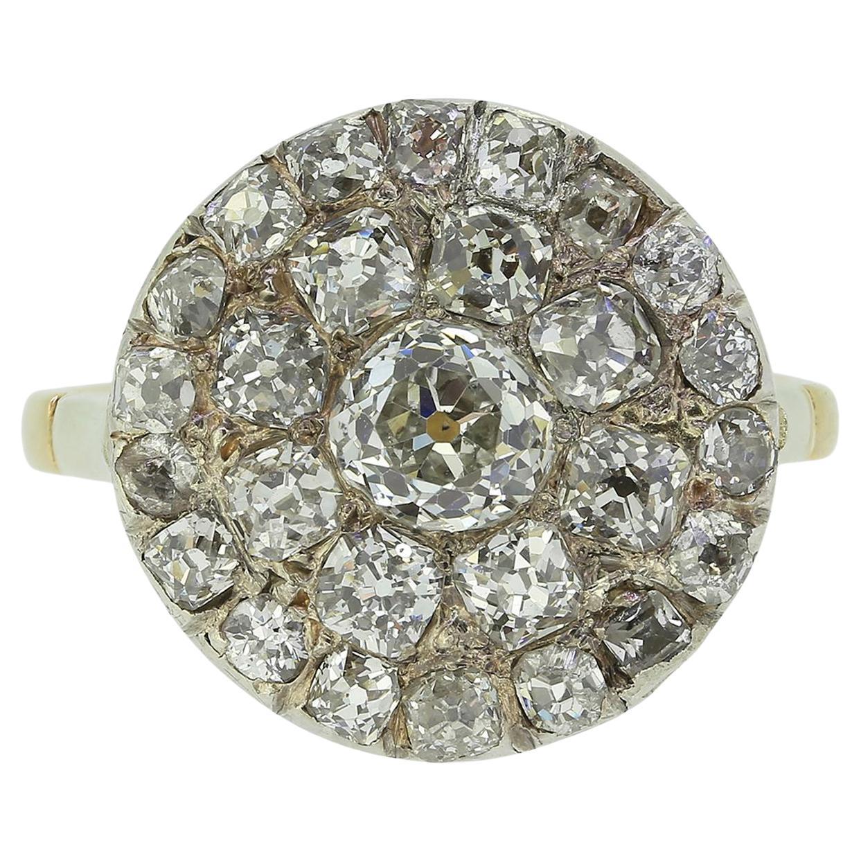 Anillo en racimo de diamantes antiguos en venta