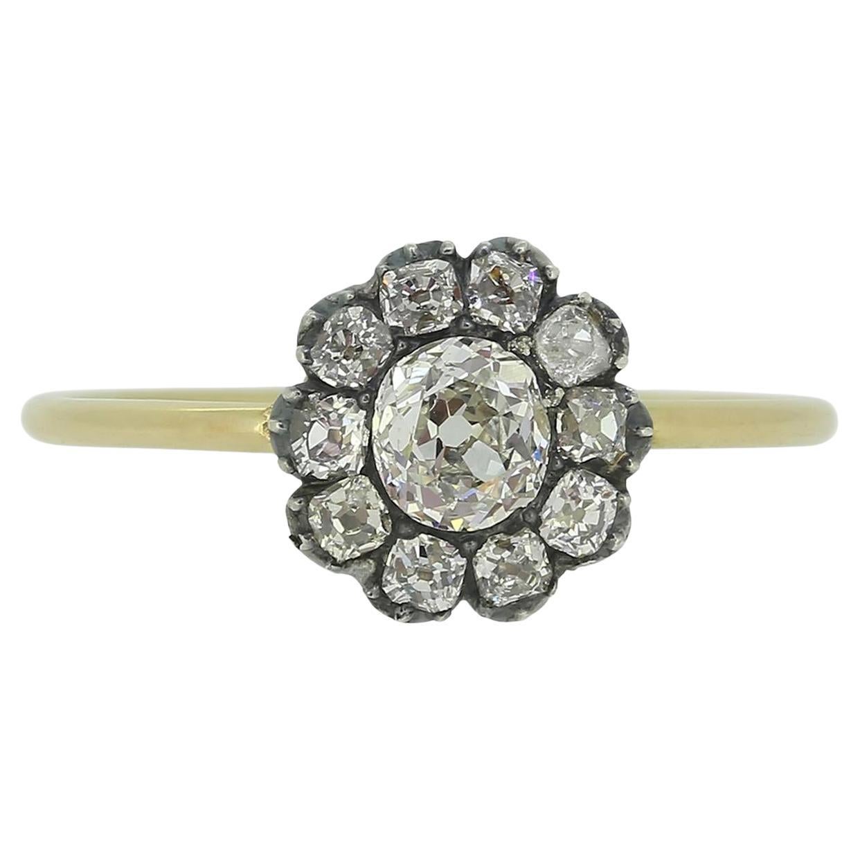 Anillo en racimo de diamantes antiguos