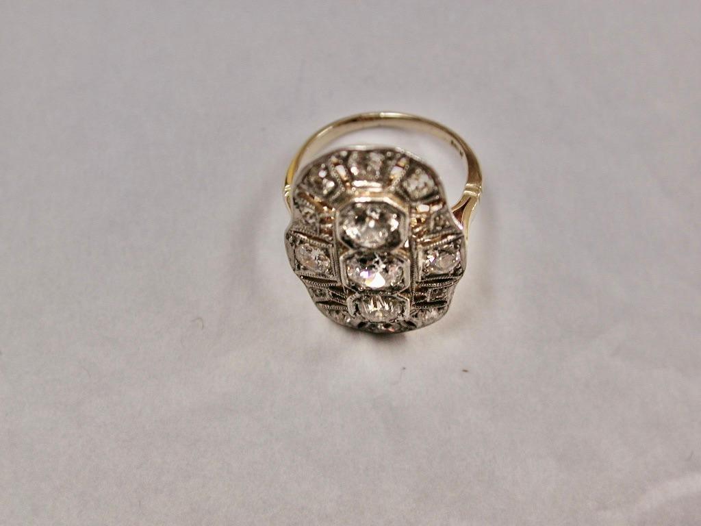 Bague en grappe de diamants antiques montée sur or 18 carats, datée d'environ 1910 Pour femmes en vente