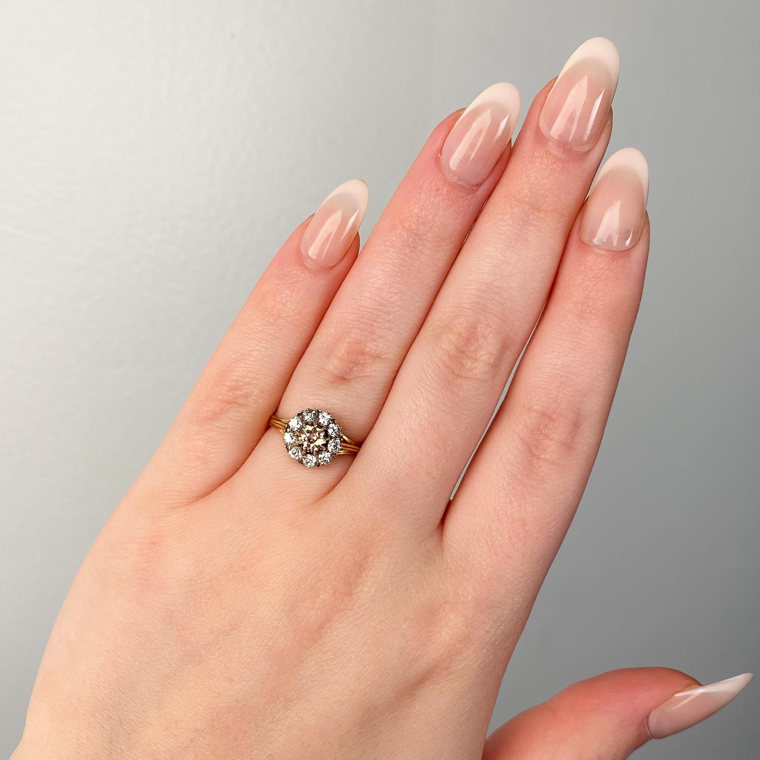 Bague ancienne grappe de diamants en or 18 carats Pour femmes en vente