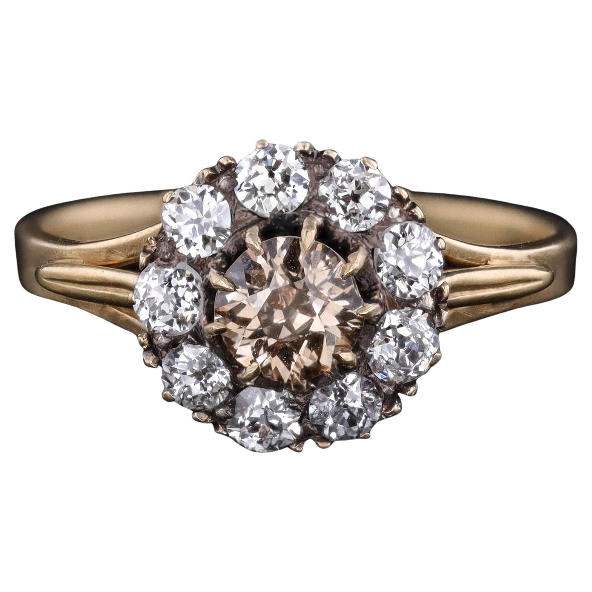 Anello antico con diamanti a grappolo in oro 18k
