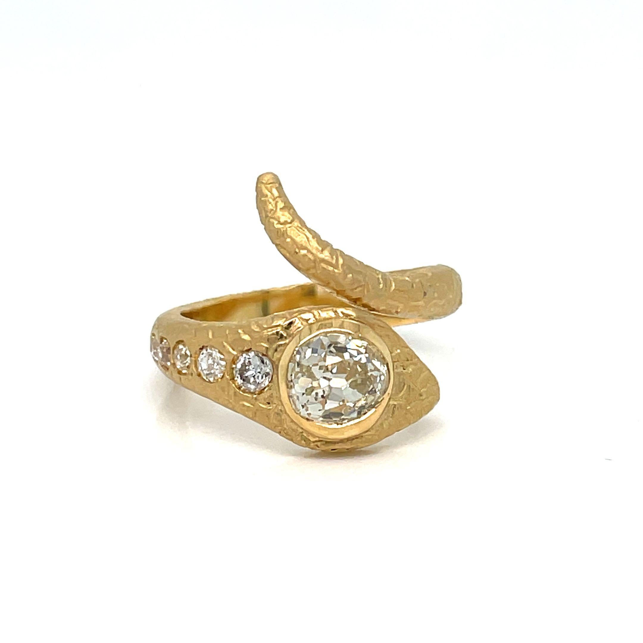 Retro Antique Diamond Coiled Snake Engraved Ring For Sale