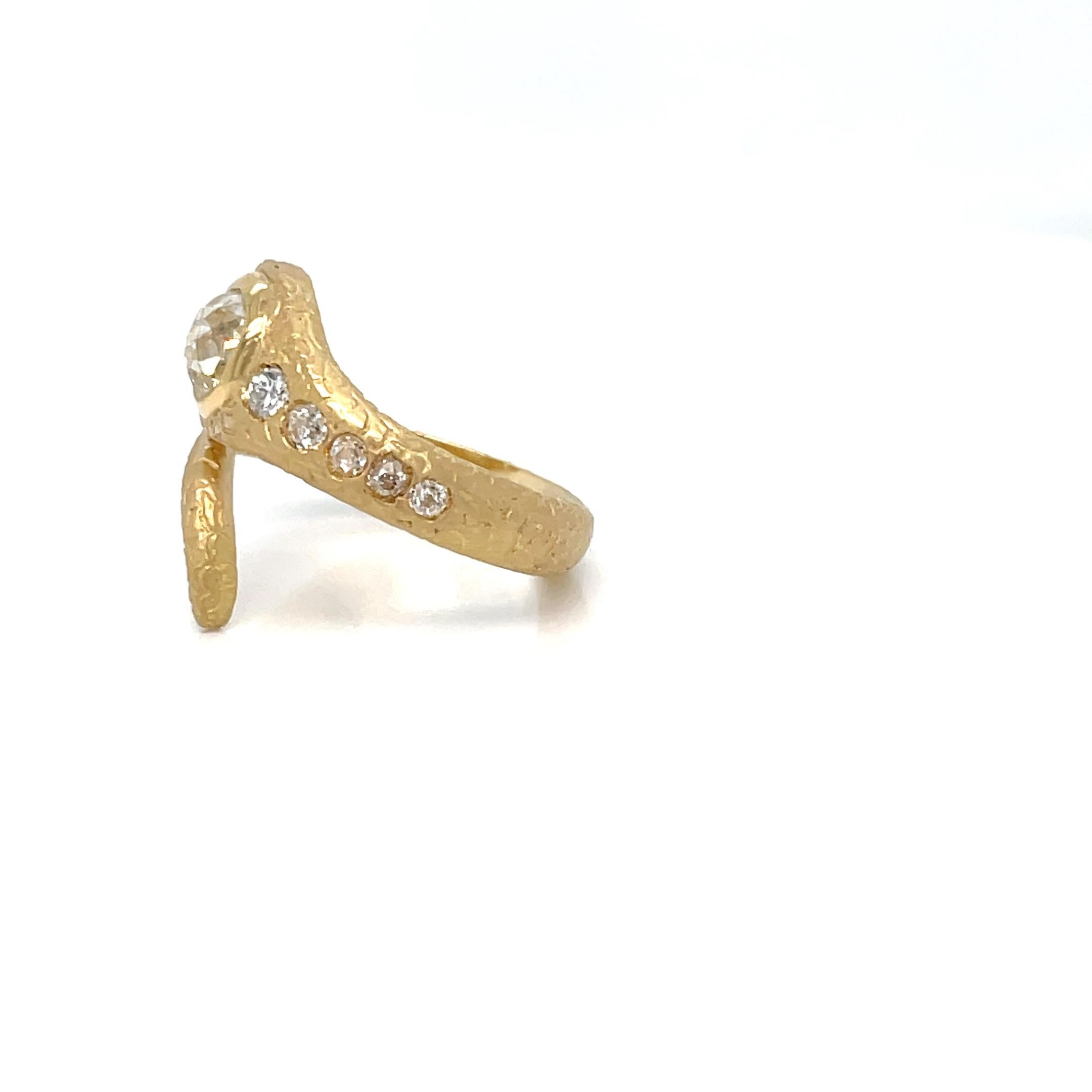 Antique Diamond Coiled Snake Engraved Ring In Excellent Condition For Sale In Napoli, Italy