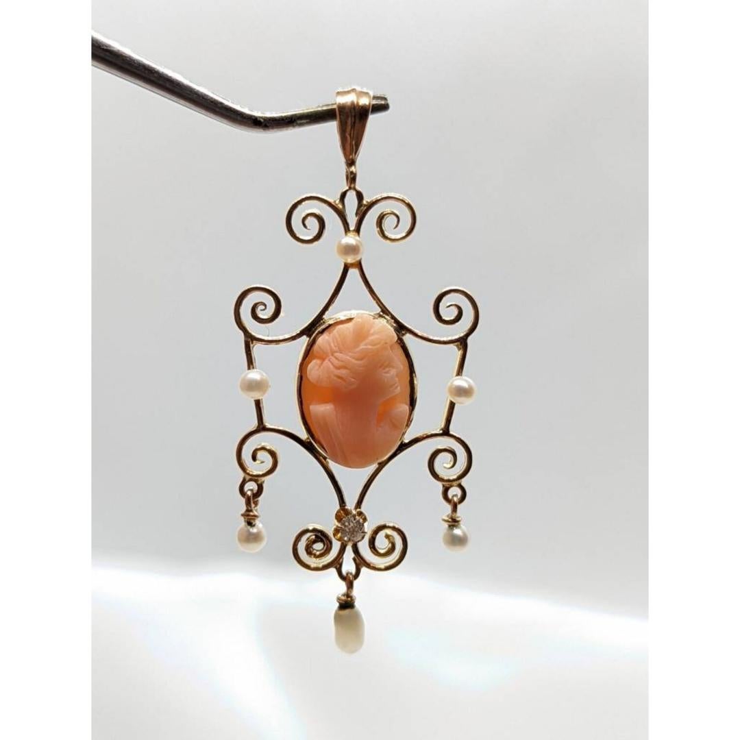 Diamant antique Corail camée pendentif lavallière. Or 10k diamant bouton d'or sculpté Pour femmes en vente