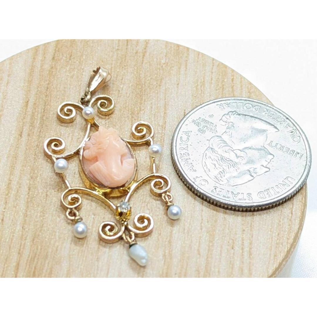 Diamant antique Corail camée pendentif lavallière. Or 10k diamant bouton d'or sculpté en vente 2