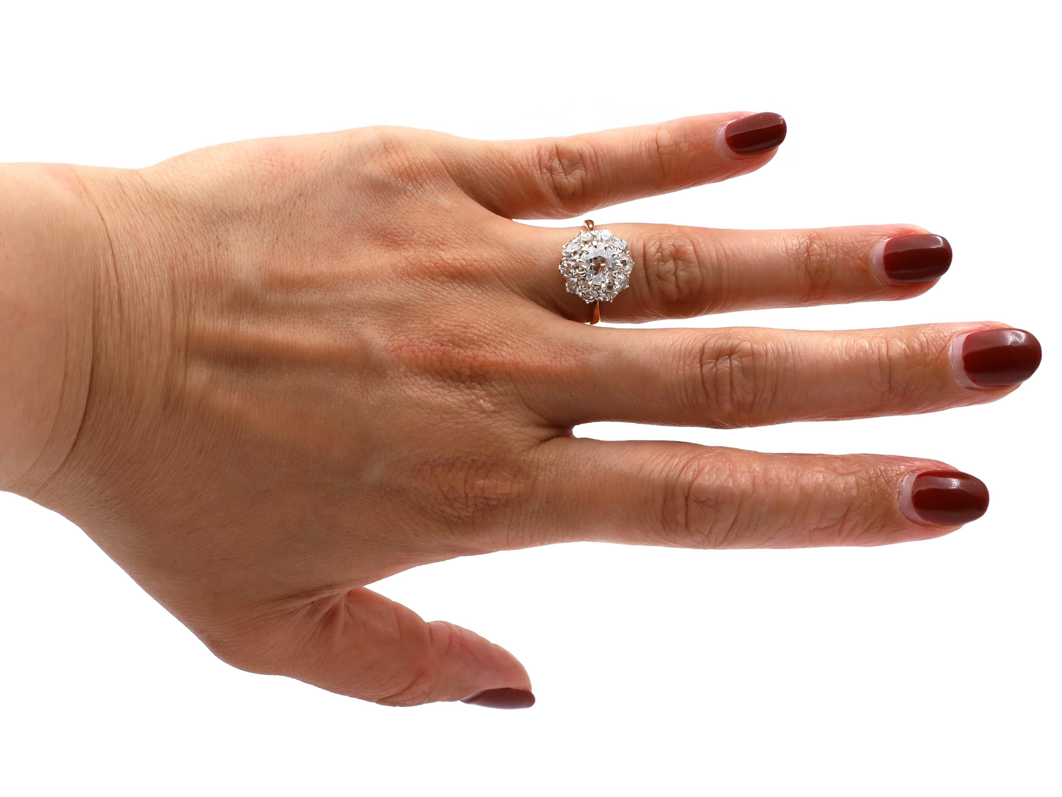 Antiker Diamant-Cluster-Ring aus Platin und 18 Karat Gelbgold mit Coronet (Antiker Kissenschliff)