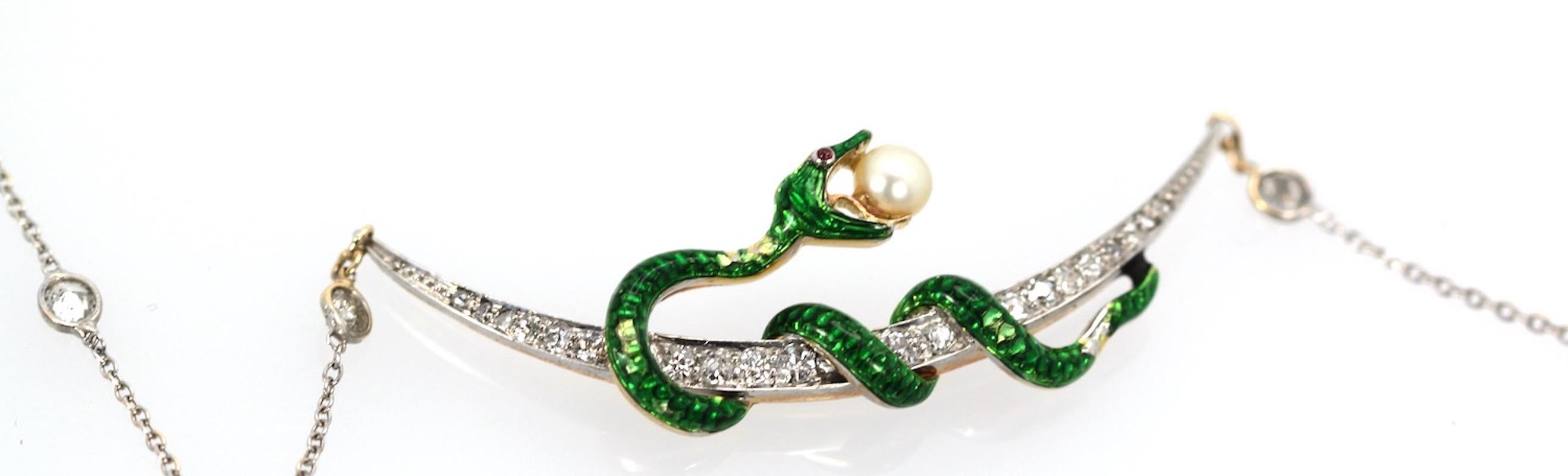 Antique serpent émaillé en forme de croissant de diamants avec chaîne en diamants sur chaîne en vente 4