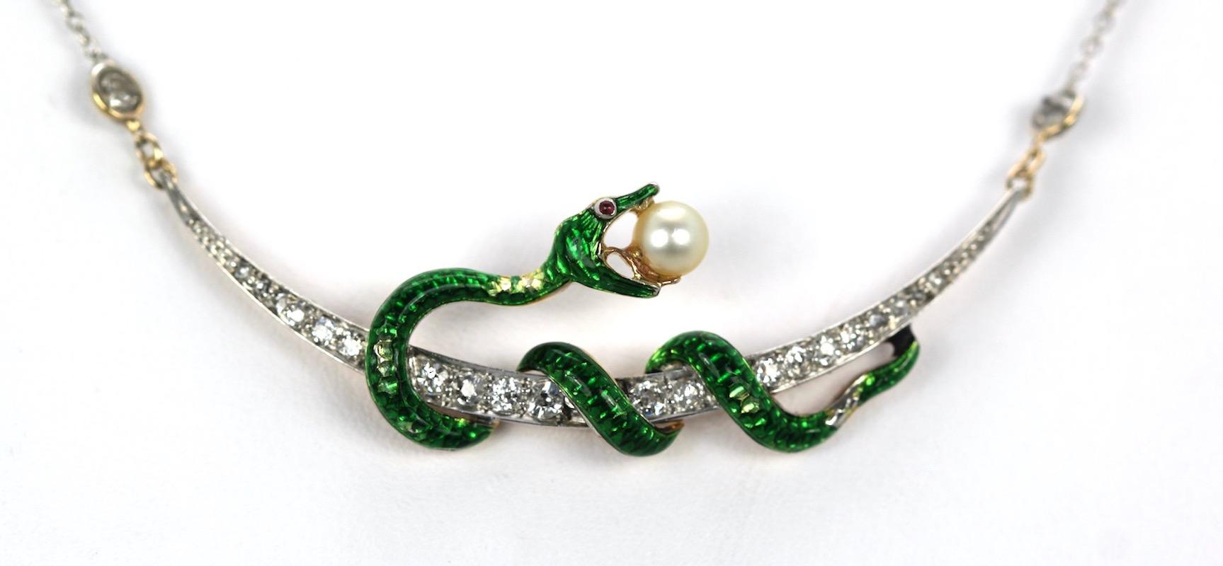 Antique serpent émaillé en forme de croissant de diamants avec chaîne en diamants sur chaîne en vente 6