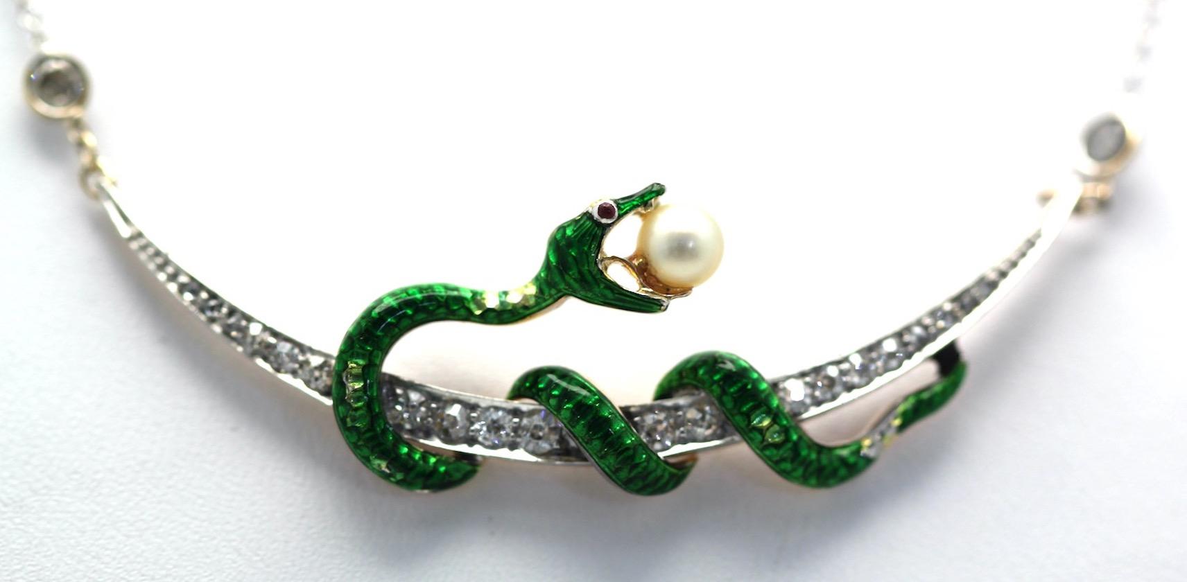 Antique serpent émaillé en forme de croissant de diamants avec chaîne en diamants sur chaîne en vente 2