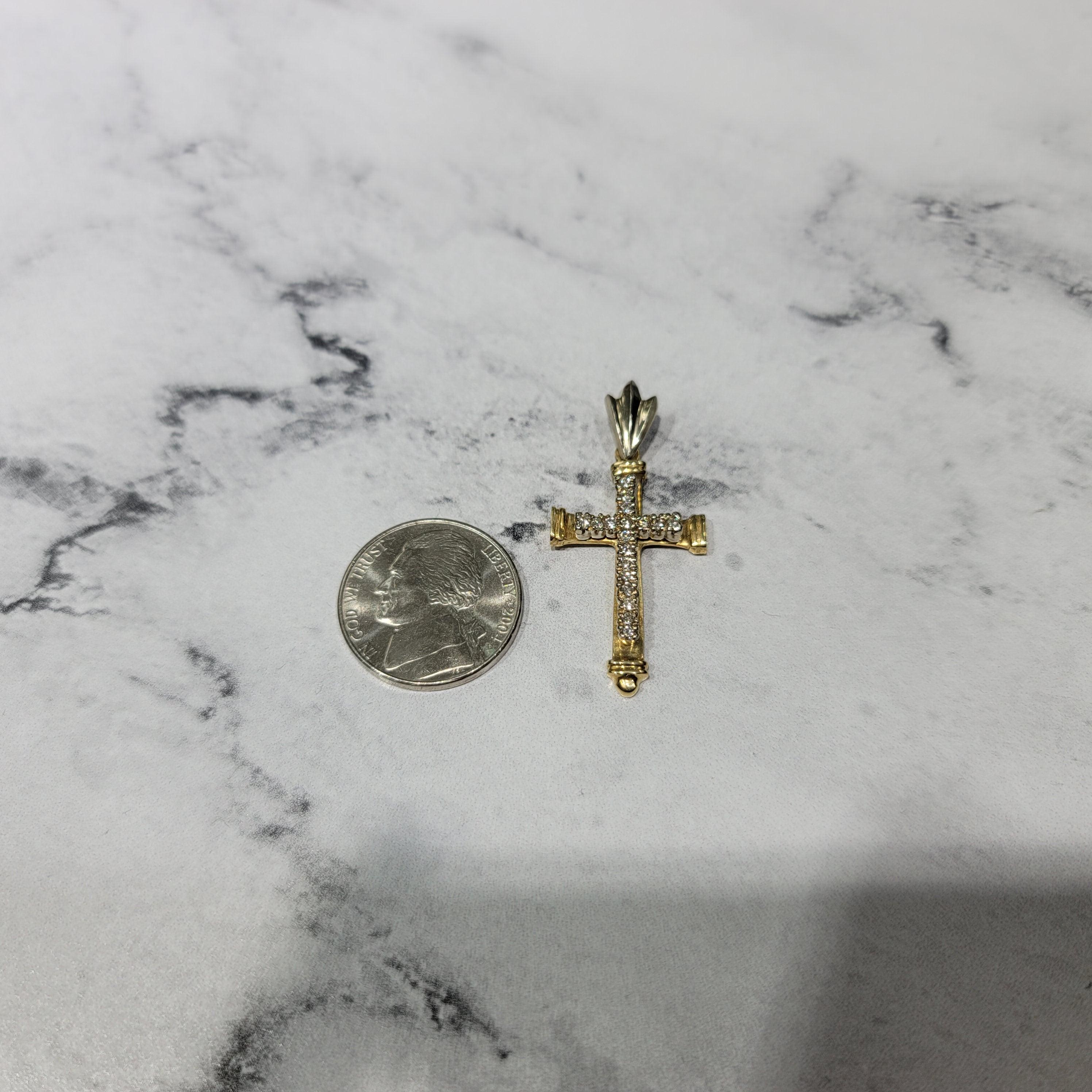 Taille ronde Collier croix ancienne en or jaune 14 carats avec diamants en vente