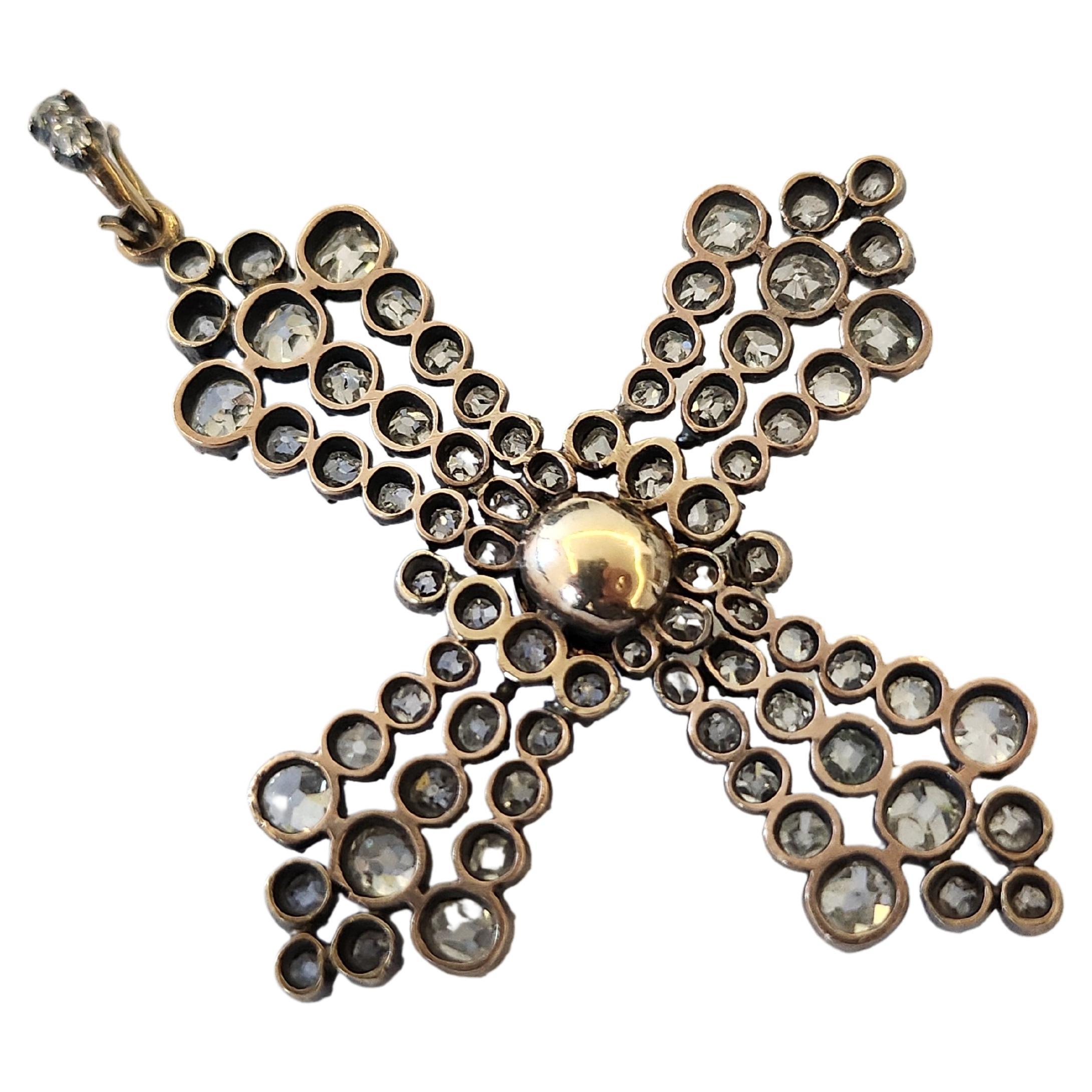 Pendentif croix ancienne en or avec diamants de 3 carats Unisexe en vente