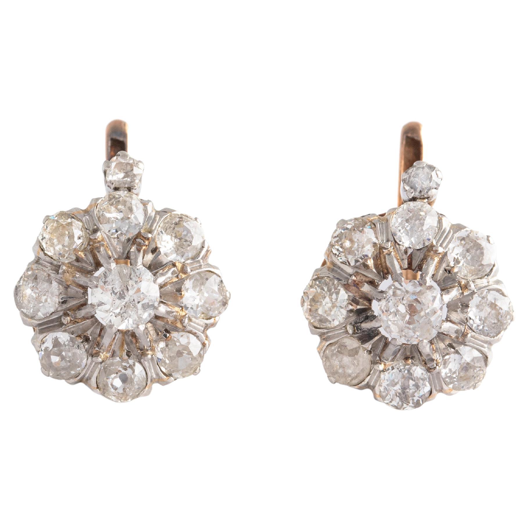 Boucles d'oreilles Dormeuses en or 18k et Platine vers 1930 avec roses de  diamant