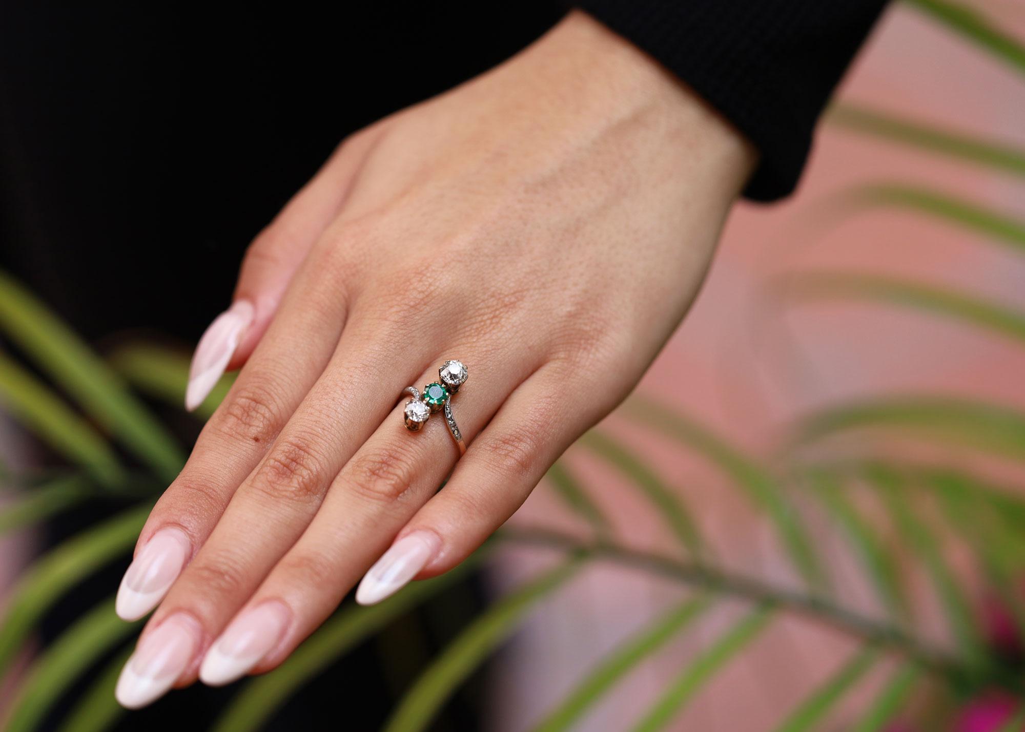 Antique Diamond & Emerald 3-Stone Edwardian Engagement Ring In Good Condition For Sale In Santa Barbara, CA