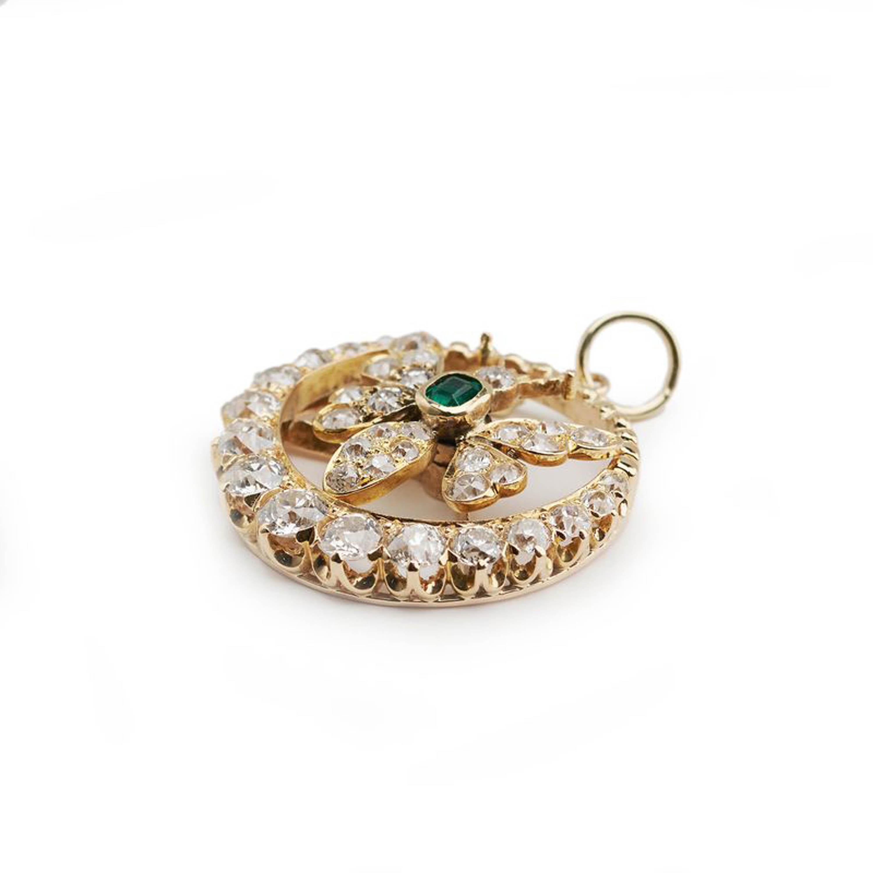 Victorien Pendentif papillon en diamant, émeraude et or, Circa 1880 en vente