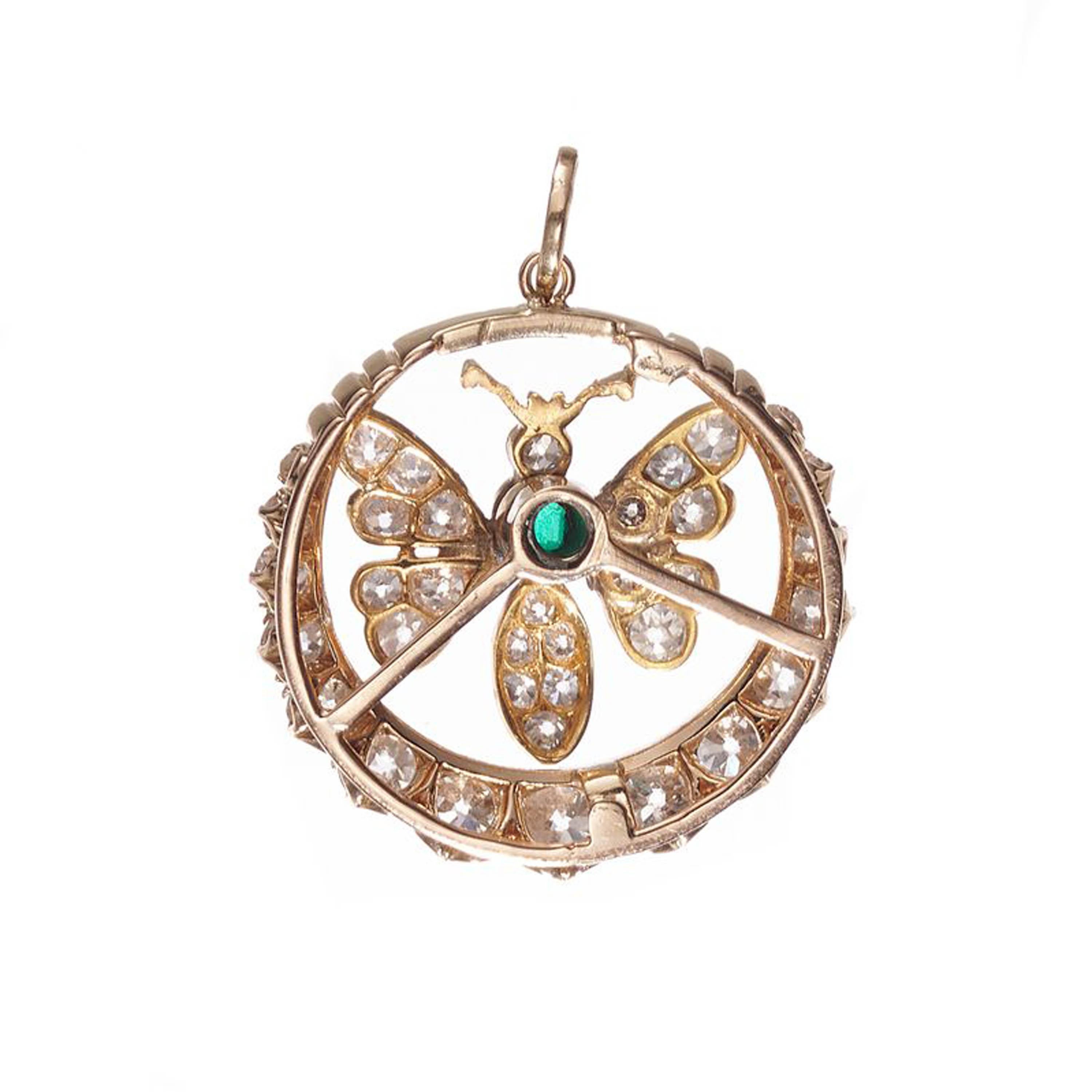 Taglio antico europeo Antico ciondolo a farfalla in oro, diamanti e smeraldi, CIRCA 1880 in vendita