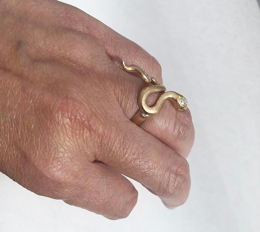 Antiker Diamant- und Smaragd-Gold-Schlangenring für Damen oder Herren im Angebot